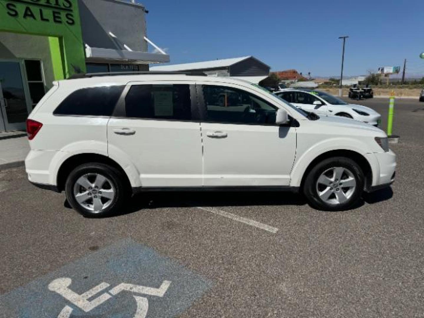 2012 White /Black Cloth Interior Dodge Journey SXT (3C4PDCBG9CT) with an 3.6L V6 DOHC 24V engine, 6-Speed Automatic transmission, located at 940 North Main Street, Cedar City, UT, 84720, (435) 628-0023, 37.692936, -113.061897 - Photo#11