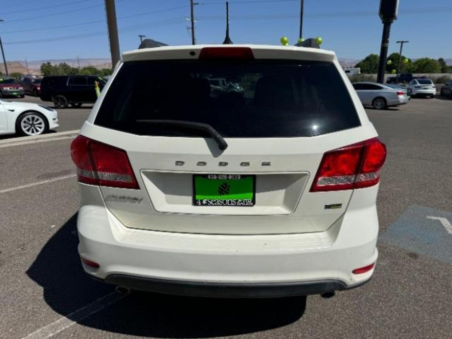 2012 White /Black Cloth Interior Dodge Journey SXT (3C4PDCBG9CT) with an 3.6L V6 DOHC 24V engine, 6-Speed Automatic transmission, located at 940 North Main Street, Cedar City, UT, 84720, (435) 628-0023, 37.692936, -113.061897 - Photo#8