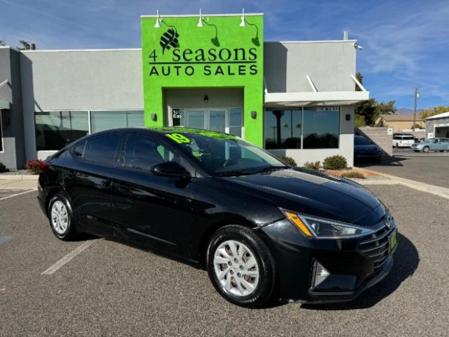 2019 Phantom Black /Beige, cloth Hyundai Elantra SE 6AT (5NPD74LF9KH) with an 1.8L L4 DOHC 16V engine, 6-Speed Automatic transmission, located at 1865 East Red Hills Pkwy, St. George, 84770, (435) 628-0023, 37.120850, -113.543640 - We specialize in helping ALL people get the best financing available. No matter your credit score, good, bad or none we can get you an amazing rate. Had a bankruptcy, divorce, or repossessions? We give you the green light to get your credit back on the road. Low down and affordable payments that fit - Photo#0