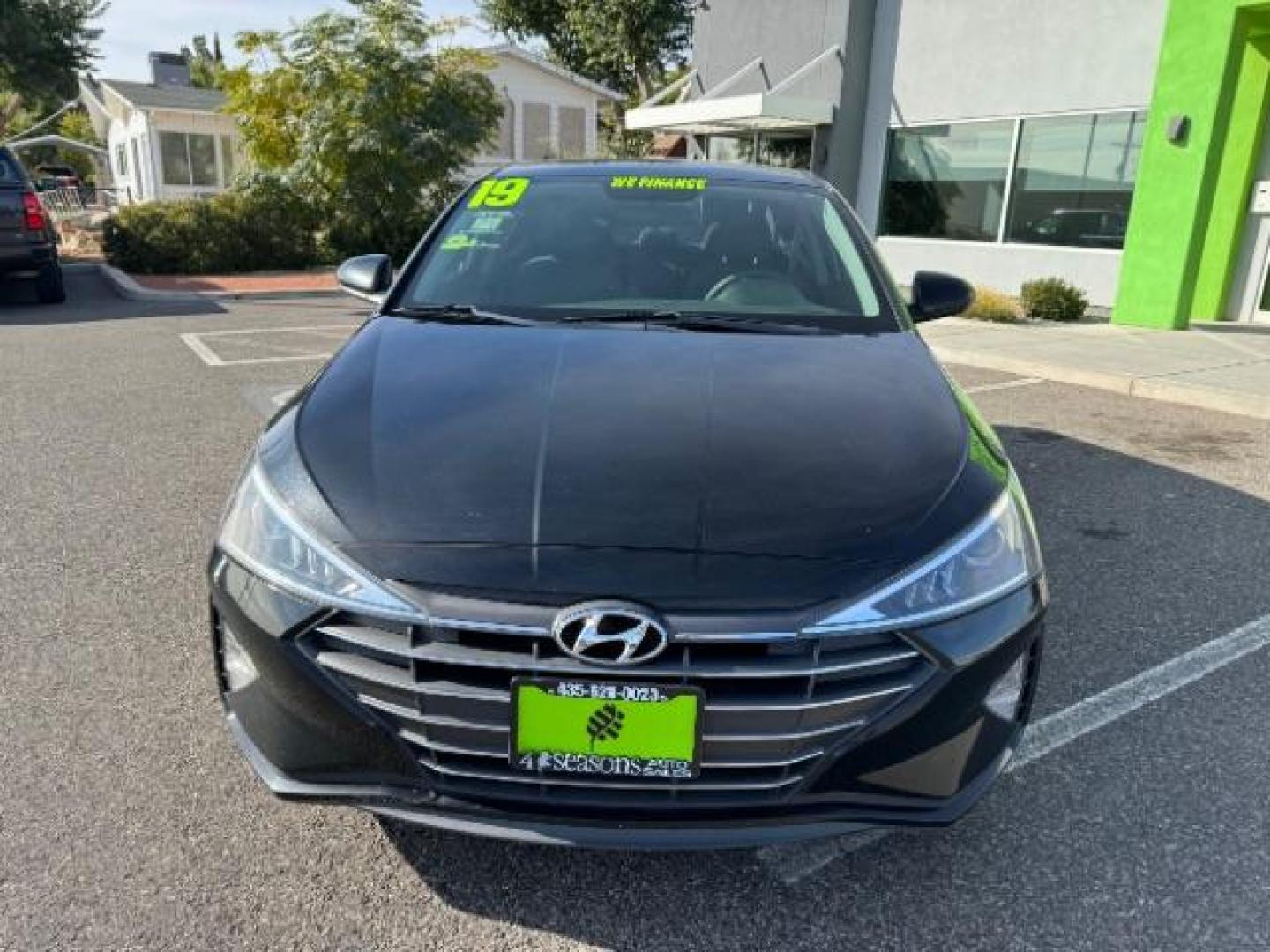 2019 Phantom Black /Beige, cloth Hyundai Elantra SE 6AT (5NPD74LF9KH) with an 1.8L L4 DOHC 16V engine, 6-Speed Automatic transmission, located at 1865 East Red Hills Pkwy, St. George, 84770, (435) 628-0023, 37.120850, -113.543640 - We specialize in helping ALL people get the best financing available. No matter your credit score, good, bad or none we can get you an amazing rate. Had a bankruptcy, divorce, or repossessions? We give you the green light to get your credit back on the road. Low down and affordable payments that fit - Photo#2