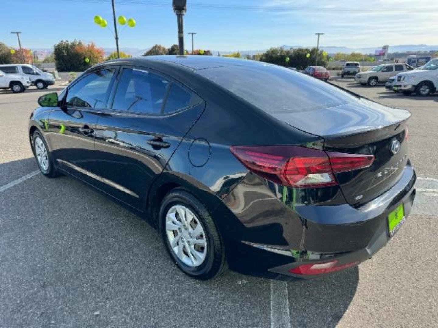 2019 Phantom Black /Beige, cloth Hyundai Elantra SE 6AT (5NPD74LF9KH) with an 1.8L L4 DOHC 16V engine, 6-Speed Automatic transmission, located at 1865 East Red Hills Pkwy, St. George, 84770, (435) 628-0023, 37.120850, -113.543640 - We specialize in helping ALL people get the best financing available. No matter your credit score, good, bad or none we can get you an amazing rate. Had a bankruptcy, divorce, or repossessions? We give you the green light to get your credit back on the road. Low down and affordable payments that fit - Photo#5