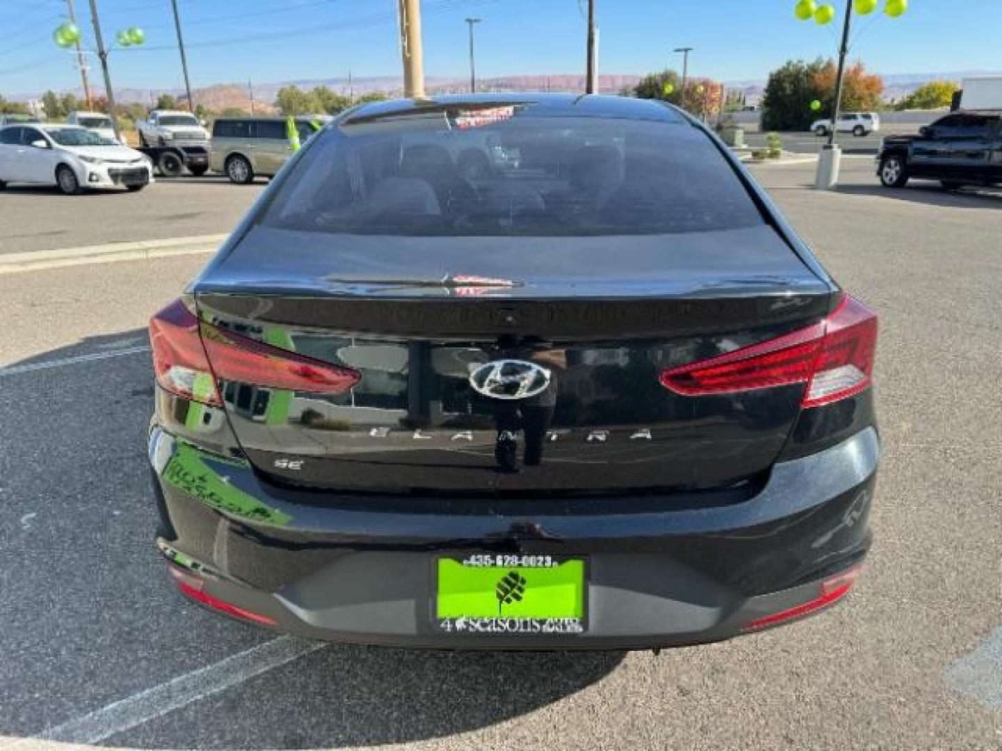 2019 Phantom Black /Beige, cloth Hyundai Elantra SE 6AT (5NPD74LF9KH) with an 1.8L L4 DOHC 16V engine, 6-Speed Automatic transmission, located at 1865 East Red Hills Pkwy, St. George, 84770, (435) 628-0023, 37.120850, -113.543640 - We specialize in helping ALL people get the best financing available. No matter your credit score, good, bad or none we can get you an amazing rate. Had a bankruptcy, divorce, or repossessions? We give you the green light to get your credit back on the road. Low down and affordable payments that fit - Photo#6