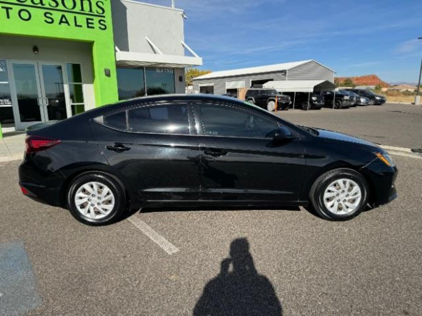 2019 Phantom Black /Beige, cloth Hyundai Elantra SE 6AT (5NPD74LF9KH) with an 1.8L L4 DOHC 16V engine, 6-Speed Automatic transmission, located at 1865 East Red Hills Pkwy, St. George, 84770, (435) 628-0023, 37.120850, -113.543640 - We specialize in helping ALL people get the best financing available. No matter your credit score, good, bad or none we can get you an amazing rate. Had a bankruptcy, divorce, or repossessions? We give you the green light to get your credit back on the road. Low down and affordable payments that fit - Photo#8