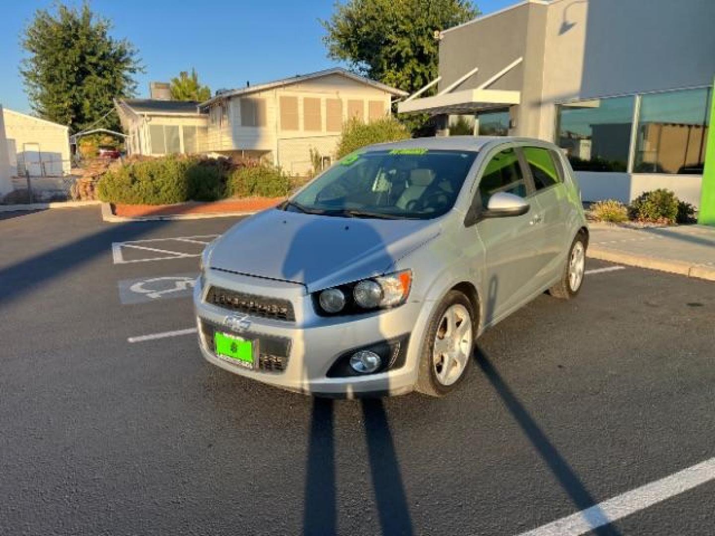 2015 Silver Ice Metallic /Dark Pewter/Dark Tit Chevrolet Sonic LTZ Auto 5-Door (1G1JE6SB0F4) with an 1.4L L4 DOHC 24V TUR engine, 6-Speed Automatic transmission, located at 1865 East Red Hills Pkwy, St. George, 84770, (435) 628-0023, 37.120850, -113.543640 - We specialize in helping ALL people get the best financing available. No matter your credit score, good, bad or none we can get you an amazing rate. Had a bankruptcy, divorce, or repossessions? We give you the green light to get your credit back on the road. Low down and affordable payments that fit - Photo#2