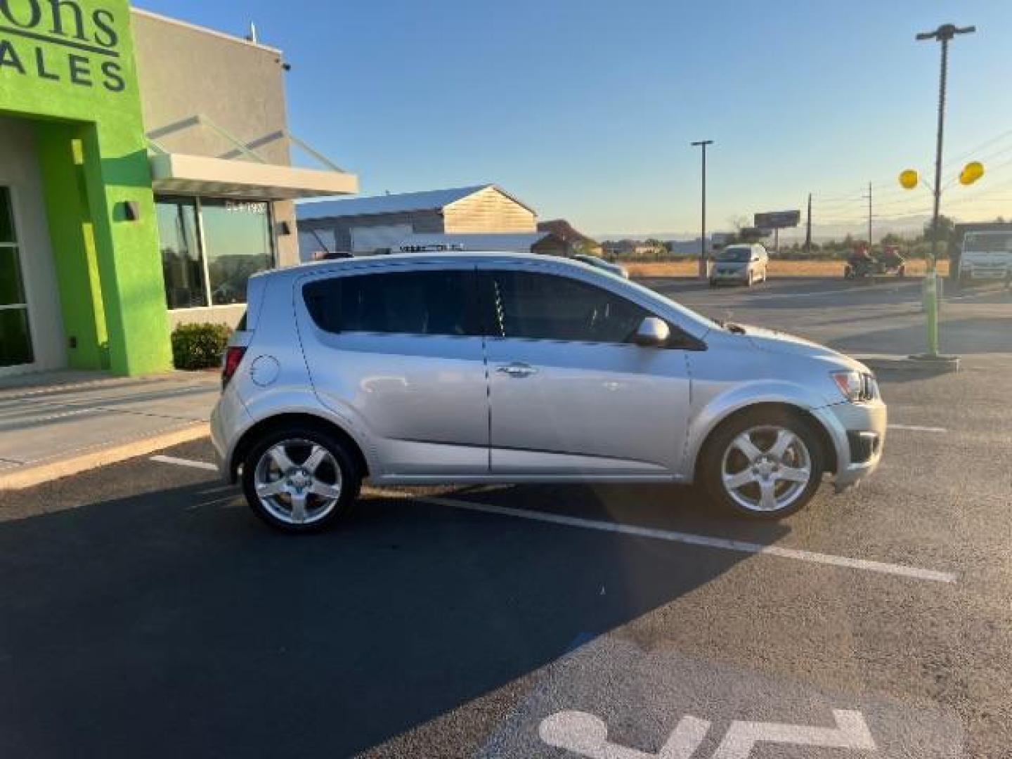 2015 Silver Ice Metallic /Dark Pewter/Dark Tit Chevrolet Sonic LTZ Auto 5-Door (1G1JE6SB0F4) with an 1.4L L4 DOHC 24V TUR engine, 6-Speed Automatic transmission, located at 1865 East Red Hills Pkwy, St. George, 84770, (435) 628-0023, 37.120850, -113.543640 - We specialize in helping ALL people get the best financing available. No matter your credit score, good, bad or none we can get you an amazing rate. Had a bankruptcy, divorce, or repossessions? We give you the green light to get your credit back on the road. Low down and affordable payments that fit - Photo#7