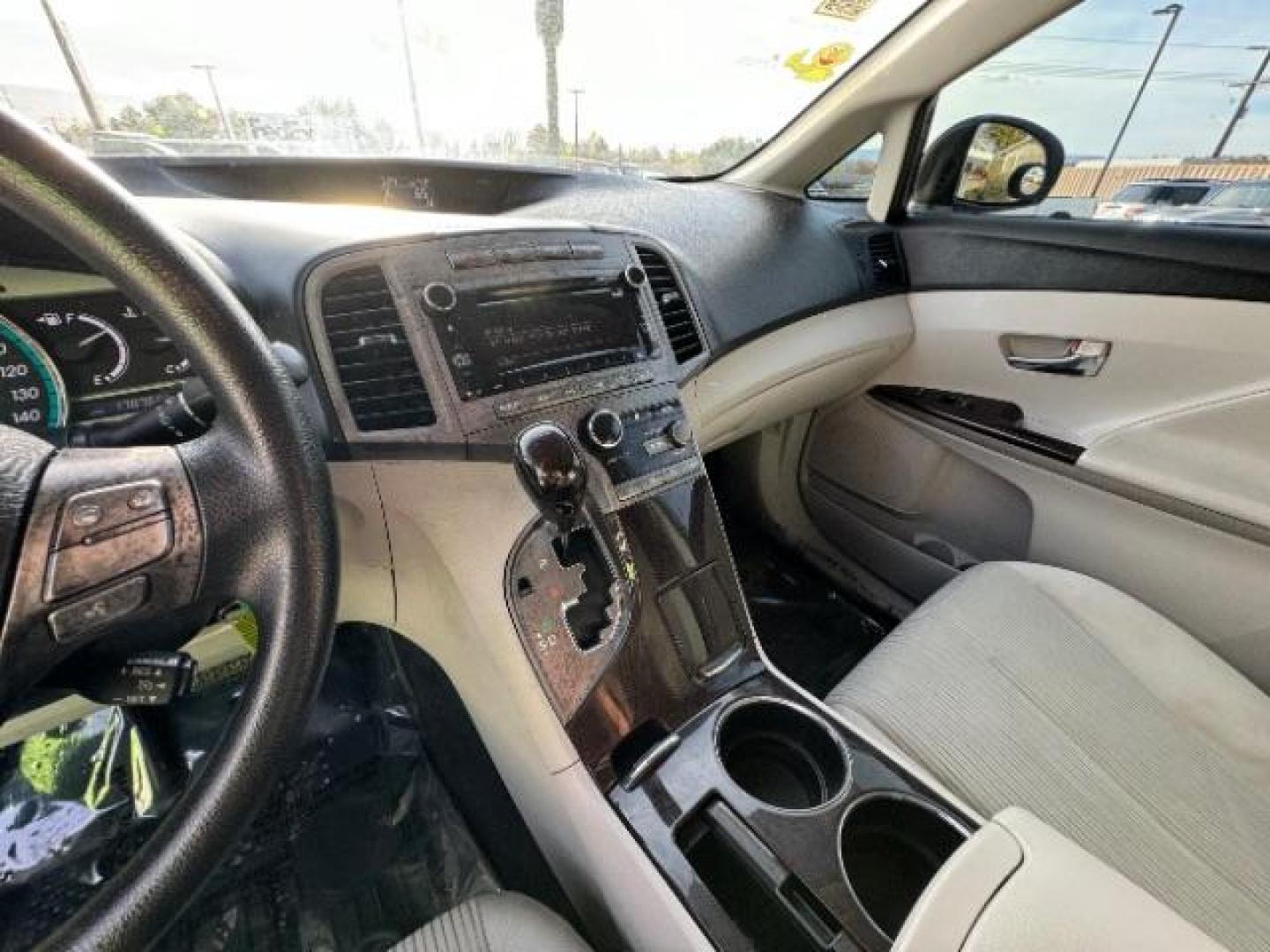 2010 Magnetic Gray Metallic /Ivory Cloth Interior Toyota Venza 4X4 I4 (4T3BA3BB0AU) with an 2.7L L4 DOHC 16V engine, 6-Speed Automatic transmission, located at 1865 East Red Hills Pkwy, St. George, 84770, (435) 628-0023, 37.120850, -113.543640 - Photo#19