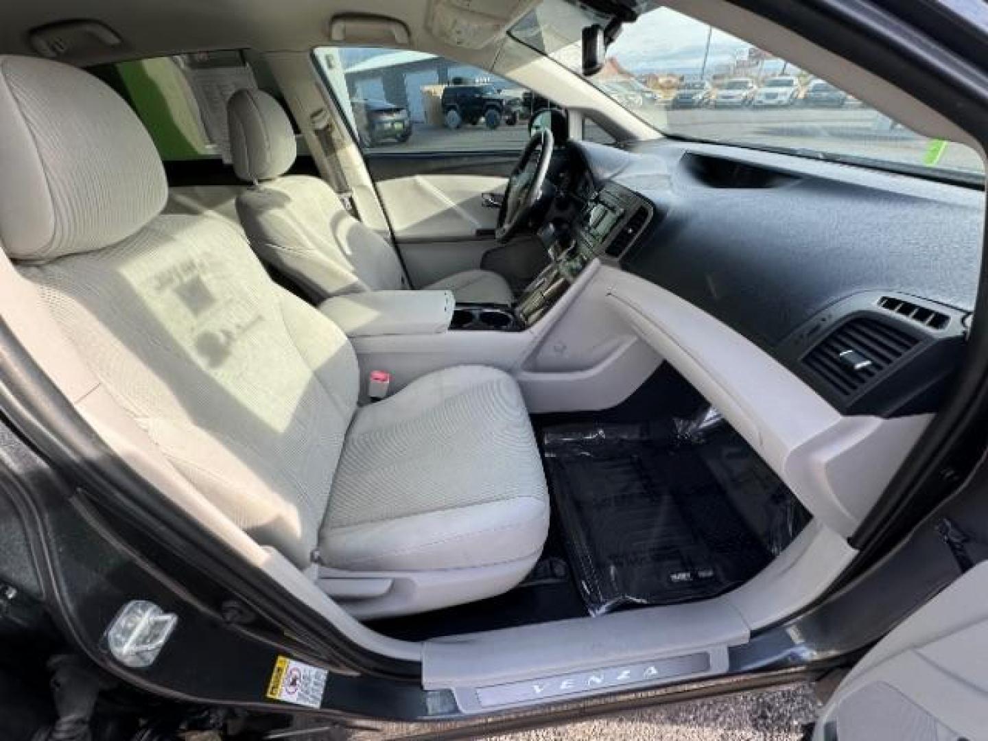 2010 Magnetic Gray Metallic /Ivory Cloth Interior Toyota Venza 4X4 I4 (4T3BA3BB0AU) with an 2.7L L4 DOHC 16V engine, 6-Speed Automatic transmission, located at 1865 East Red Hills Pkwy, St. George, 84770, (435) 628-0023, 37.120850, -113.543640 - Photo#29