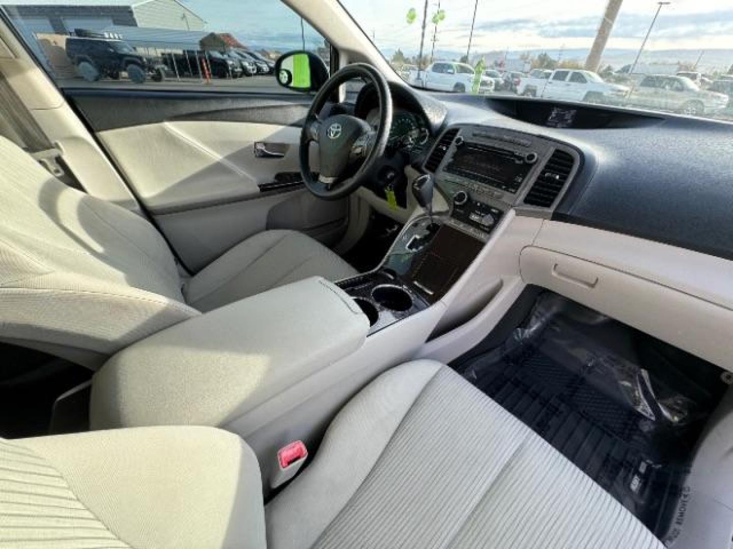 2010 Magnetic Gray Metallic /Ivory Cloth Interior Toyota Venza 4X4 I4 (4T3BA3BB0AU) with an 2.7L L4 DOHC 16V engine, 6-Speed Automatic transmission, located at 1865 East Red Hills Pkwy, St. George, 84770, (435) 628-0023, 37.120850, -113.543640 - Photo#30