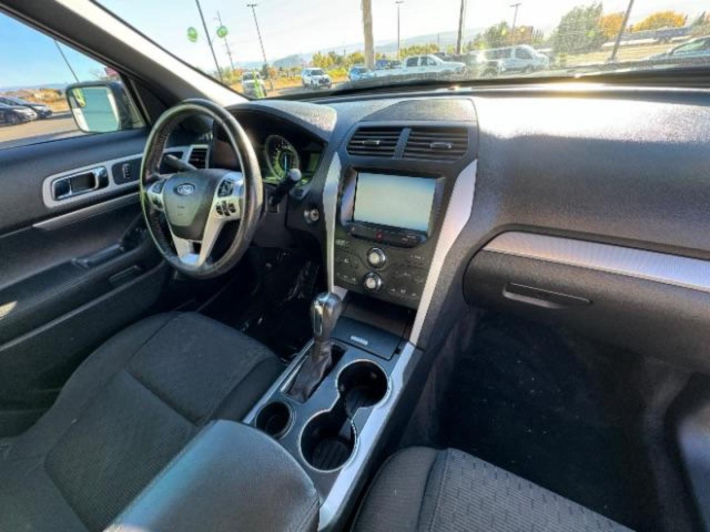 2015 Tuxedo Black Metallic /Charcoal Black, premium cloth Ford Explorer XLT FWD (1FM5K7D8XFG) with an 3.5L V6 DOHC 24V engine, 6-Speed Automatic transmission, located at 1865 East Red Hills Pkwy, St. George, 84770, (435) 628-0023, 37.120850, -113.543640 - Photo#35