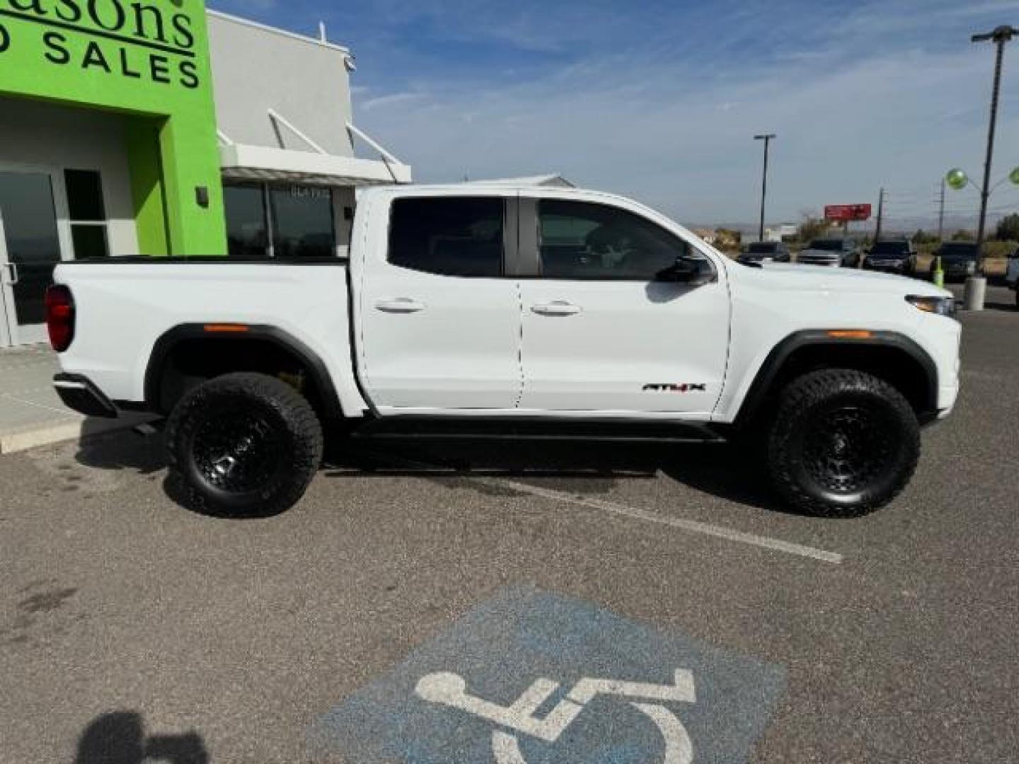 2023 Summit White /Obsidian Rush GMC Canyon AT4X Crew Cab 4WD (1GTP6EEK4P1) with an 2.7L L4 DOHC 16V engine, 6-Speed Automatic transmission, located at 1865 East Red Hills Pkwy, St. George, 84770, (435) 628-0023, 37.120850, -113.543640 - Near new, 1 owner, clear bra, tint, sunroof. Rear truck in mint condition - Photo#11