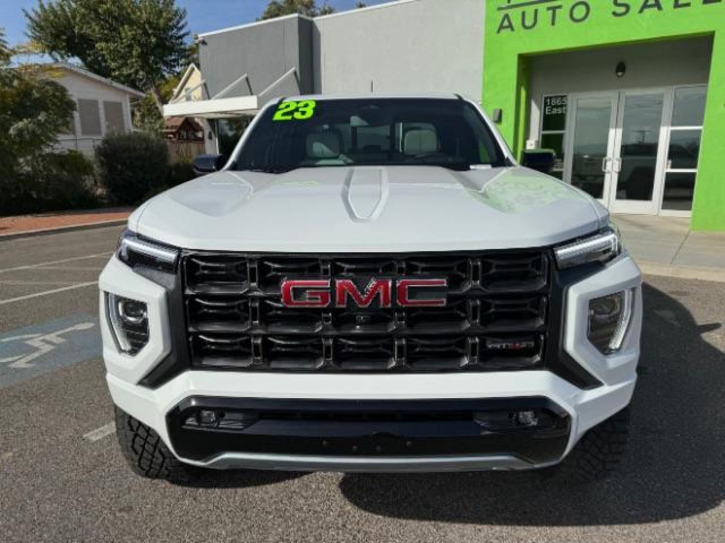 2023 Summit White /Obsidian Rush GMC Canyon AT4X Crew Cab 4WD (1GTP6EEK4P1) with an 2.7L L4 DOHC 16V engine, 6-Speed Automatic transmission, located at 1865 East Red Hills Pkwy, St. George, 84770, (435) 628-0023, 37.120850, -113.543640 - Near new, 1 owner, clear bra, tint, sunroof. Rear truck in mint condition - Photo#2