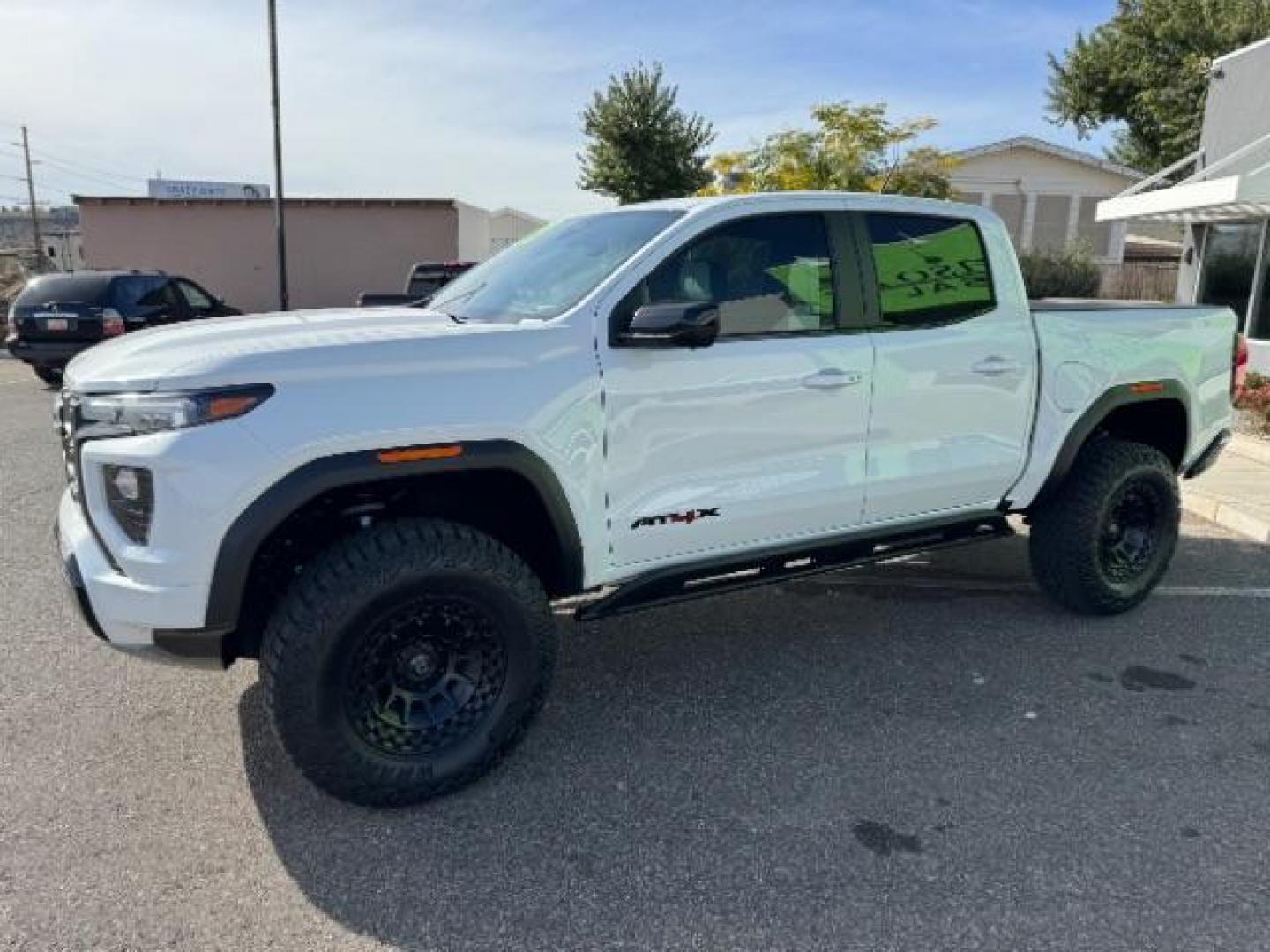 2023 Summit White /Obsidian Rush GMC Canyon AT4X Crew Cab 4WD (1GTP6EEK4P1) with an 2.7L L4 DOHC 16V engine, 6-Speed Automatic transmission, located at 1865 East Red Hills Pkwy, St. George, 84770, (435) 628-0023, 37.120850, -113.543640 - Near new, 1 owner, clear bra, tint, sunroof. Rear truck in mint condition - Photo#4