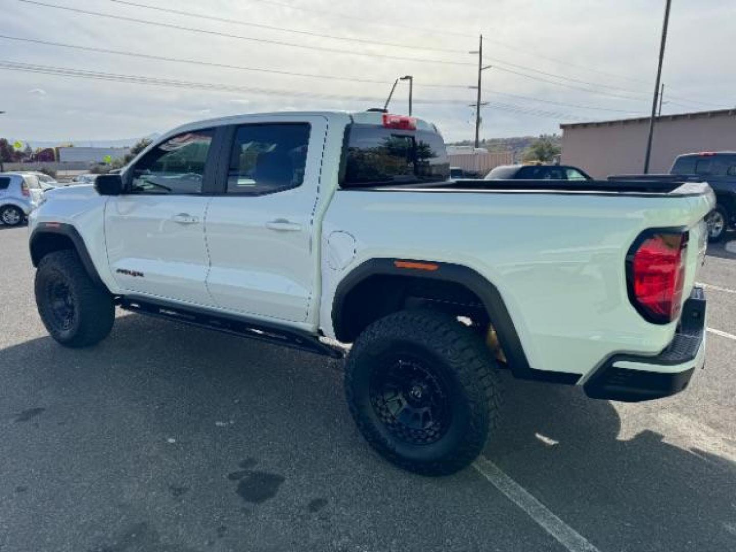 2023 Summit White /Obsidian Rush GMC Canyon AT4X Crew Cab 4WD (1GTP6EEK4P1) with an 2.7L L4 DOHC 16V engine, 6-Speed Automatic transmission, located at 1865 East Red Hills Pkwy, St. George, 84770, (435) 628-0023, 37.120850, -113.543640 - Near new, 1 owner, clear bra, tint, sunroof. Rear truck in mint condition - Photo#6