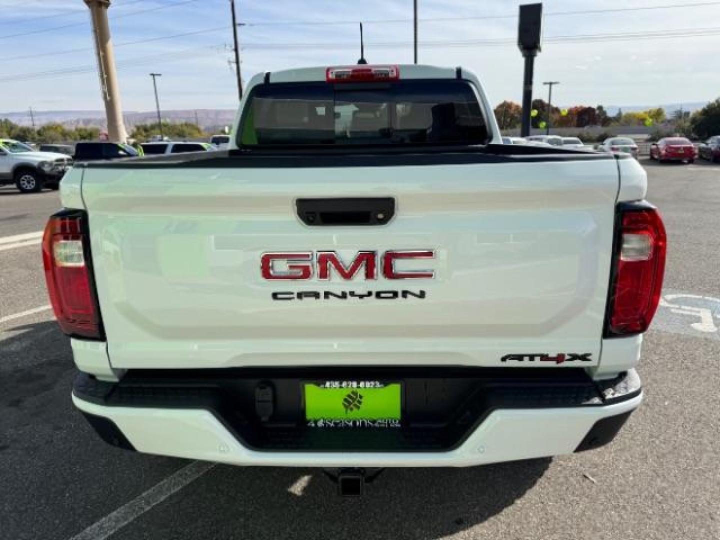 2023 Summit White /Obsidian Rush GMC Canyon AT4X Crew Cab 4WD (1GTP6EEK4P1) with an 2.7L L4 DOHC 16V engine, 6-Speed Automatic transmission, located at 1865 East Red Hills Pkwy, St. George, 84770, (435) 628-0023, 37.120850, -113.543640 - Near new, 1 owner, clear bra, tint, sunroof. Rear truck in mint condition - Photo#8