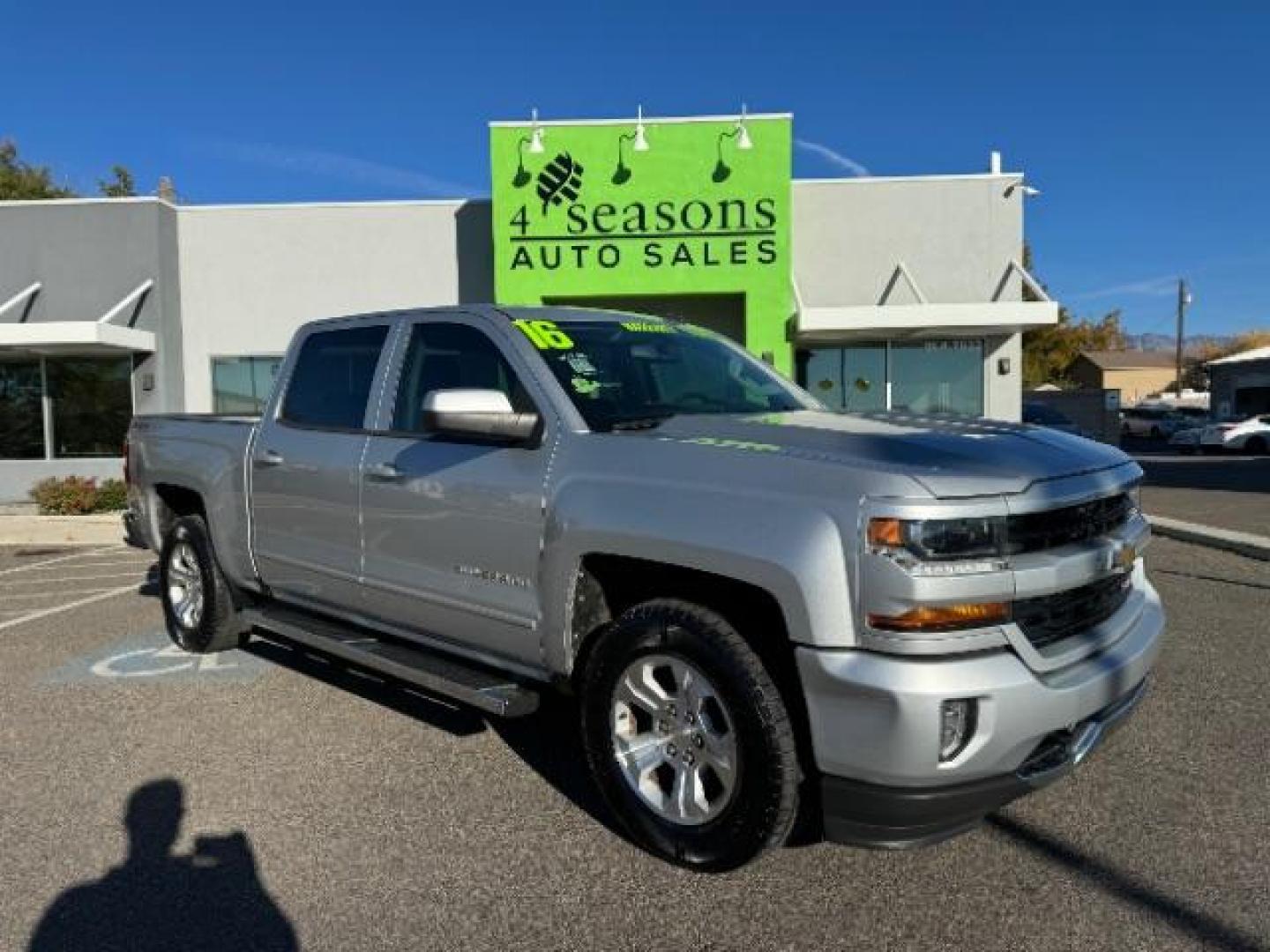 2016 Silver Ice Metallic /Dark Ash Seats w/Jet Black Interior Accents, cloth Chevrolet Silverado 1500 LT Crew Cab 4WD (3GCUKREC5GG) with an 5.3L V8 OHV 16V engine, 6-Speed Automatic transmission, located at 1865 East Red Hills Pkwy, St. George, 84770, (435) 628-0023, 37.120850, -113.543640 - Photo#0