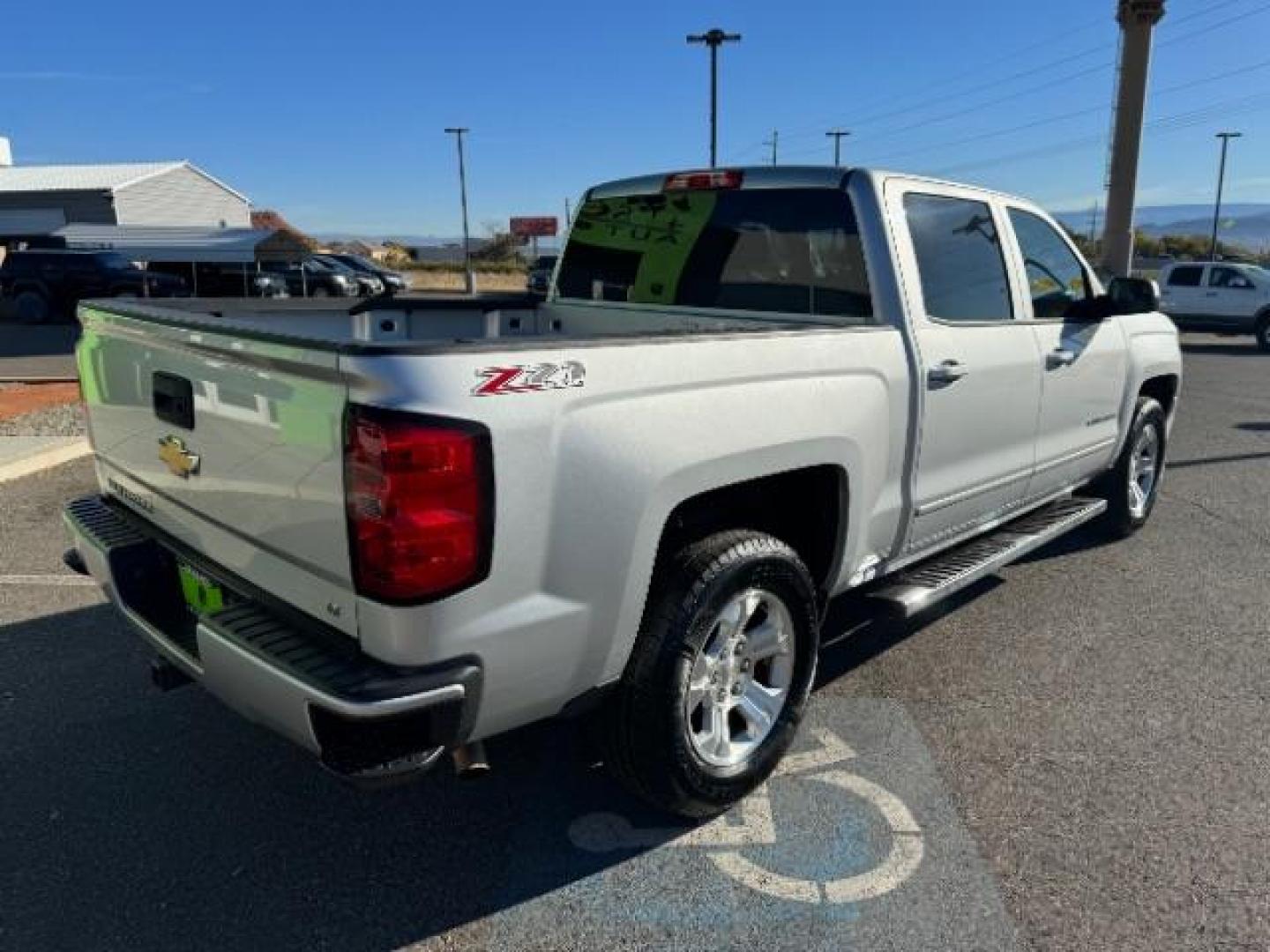 2016 Silver Ice Metallic /Dark Ash Seats w/Jet Black Interior Accents, cloth Chevrolet Silverado 1500 LT Crew Cab 4WD (3GCUKREC5GG) with an 5.3L V8 OHV 16V engine, 6-Speed Automatic transmission, located at 1865 East Red Hills Pkwy, St. George, 84770, (435) 628-0023, 37.120850, -113.543640 - We specialize in helping ALL people get the best financing available. No matter your credit score, good, bad or none we can get you an amazing rate. Had a bankruptcy, divorce, or repossessions? We give you the green light to get your credit back on the road. Low down and affordable payments that fit - Photo#9