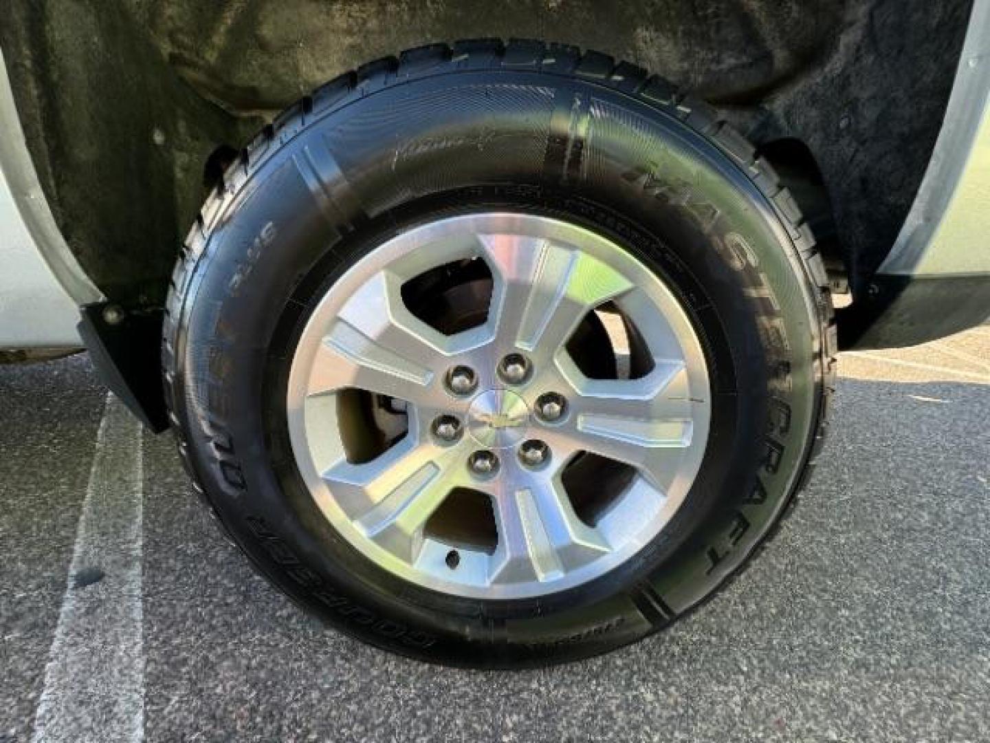 2016 Silver Ice Metallic /Dark Ash Seats w/Jet Black Interior Accents, cloth Chevrolet Silverado 1500 LT Crew Cab 4WD (3GCUKREC5GG) with an 5.3L V8 OHV 16V engine, 6-Speed Automatic transmission, located at 1865 East Red Hills Pkwy, St. George, 84770, (435) 628-0023, 37.120850, -113.543640 - Photo#14