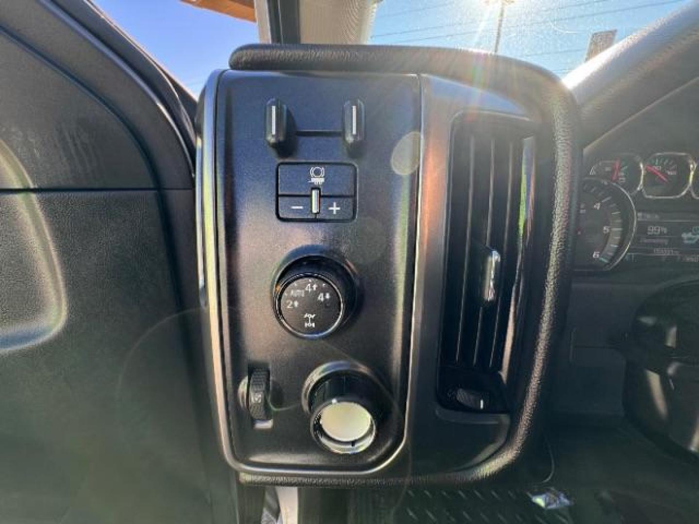 2016 Silver Ice Metallic /Dark Ash Seats w/Jet Black Interior Accents, cloth Chevrolet Silverado 1500 LT Crew Cab 4WD (3GCUKREC5GG) with an 5.3L V8 OHV 16V engine, 6-Speed Automatic transmission, located at 1865 East Red Hills Pkwy, St. George, 84770, (435) 628-0023, 37.120850, -113.543640 - Photo#23