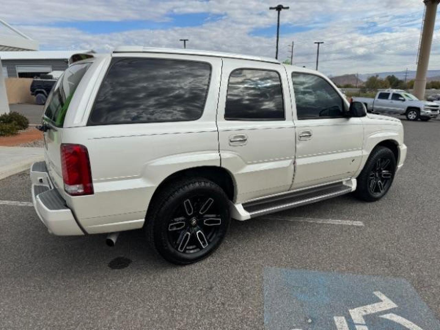 2003 White Diamond /Pewter Leather Cadillac Escalade AWD (1GYEK63NX3R) with an 6.0L V8 OHV 16V engine, 4-Speed Automatic transmission, located at 940 North Main Street, Cedar City, UT, 84720, (435) 628-0023, 37.692936, -113.061897 - Photo#9