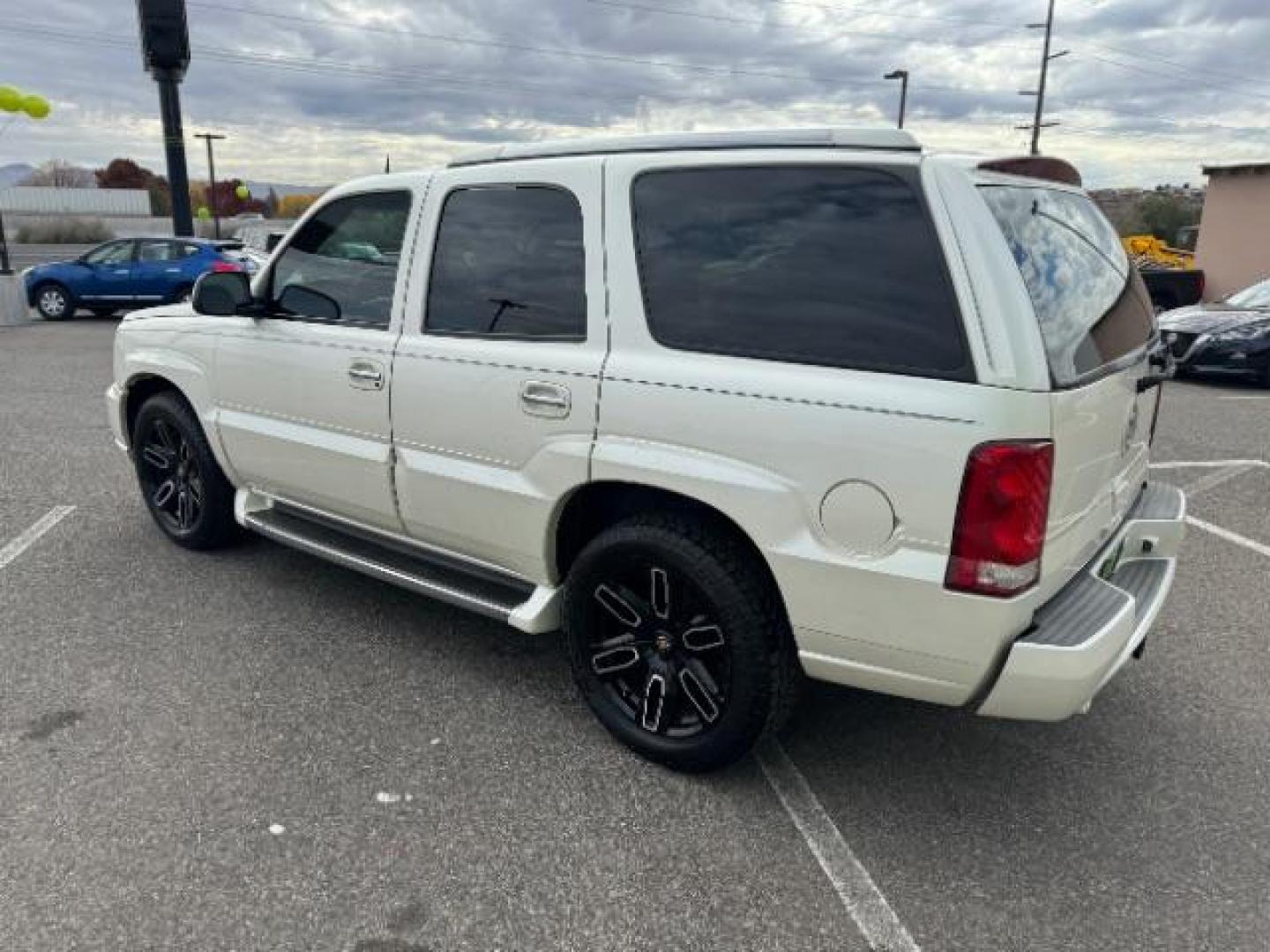 2003 White Diamond /Pewter Leather Cadillac Escalade AWD (1GYEK63NX3R) with an 6.0L V8 OHV 16V engine, 4-Speed Automatic transmission, located at 940 North Main Street, Cedar City, UT, 84720, (435) 628-0023, 37.692936, -113.061897 - Photo#5