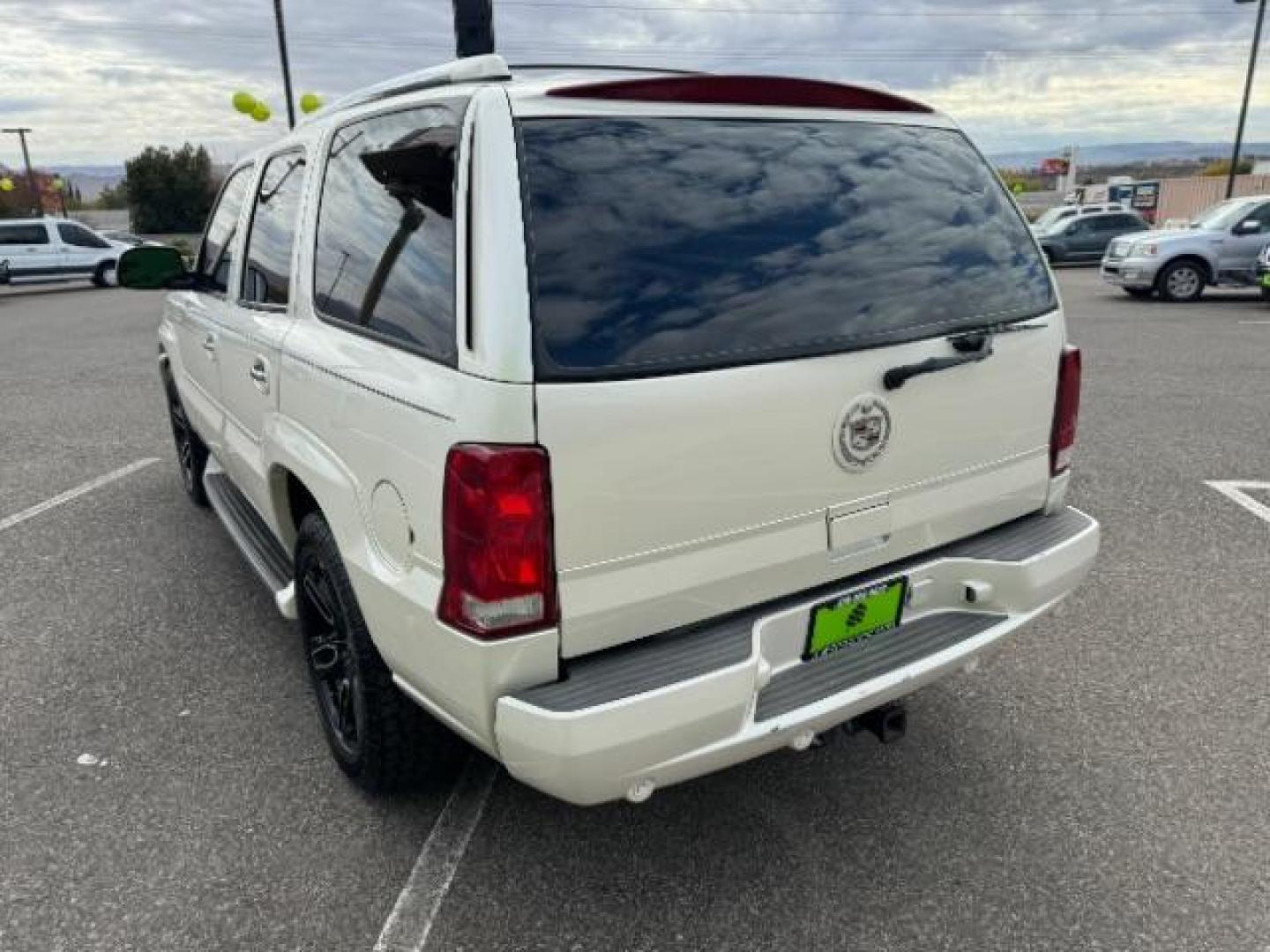 2003 White Diamond /Pewter Leather Cadillac Escalade AWD (1GYEK63NX3R) with an 6.0L V8 OHV 16V engine, 4-Speed Automatic transmission, located at 940 North Main Street, Cedar City, UT, 84720, (435) 628-0023, 37.692936, -113.061897 - Photo#6