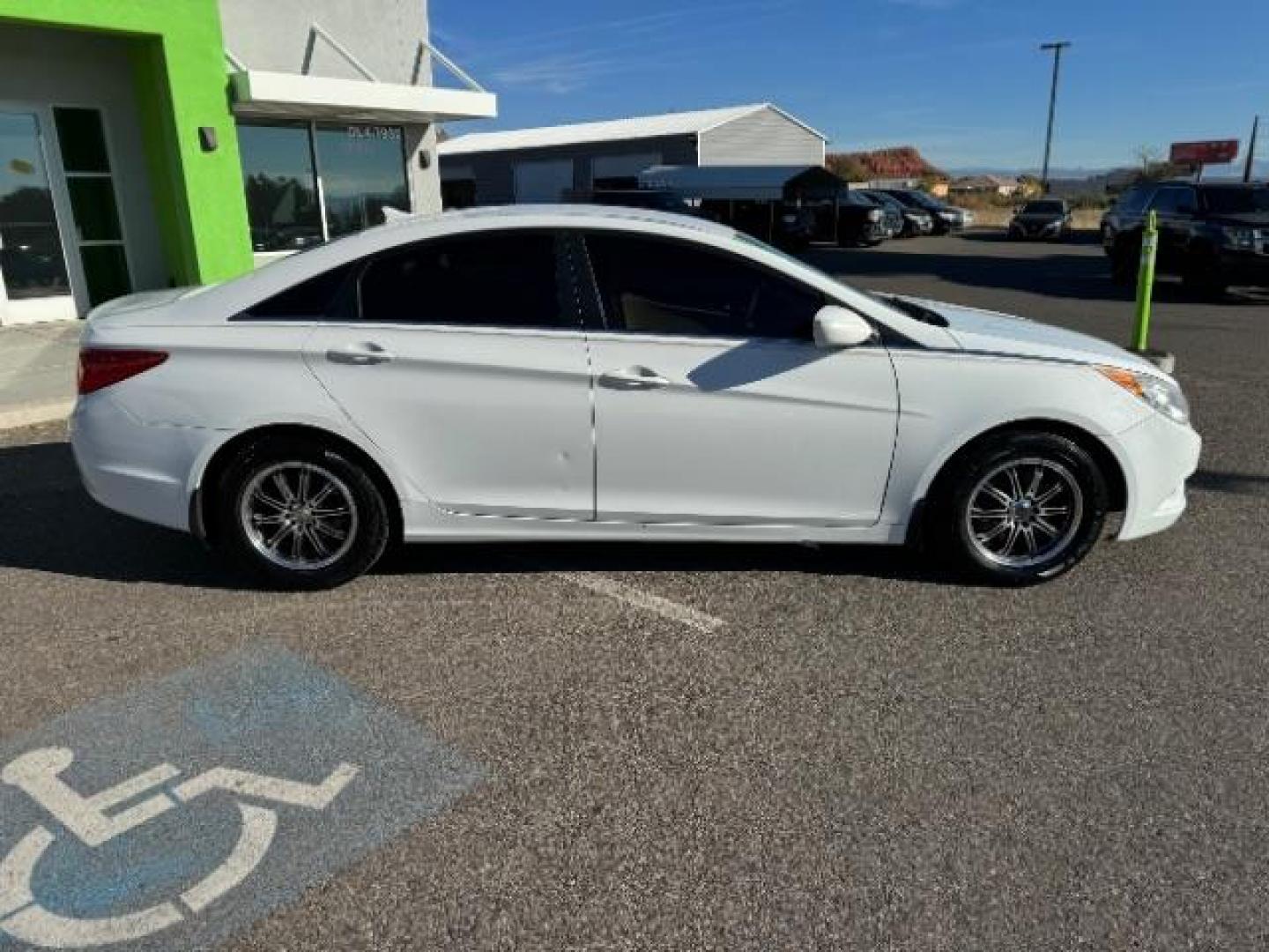 2011 Pearl White /Camel Cloth Interior Hyundai Sonata GLS Auto (5NPEB4AC7BH) with an 2.4L L4 DOHC 16V engine, 6-Speed Automatic transmission, located at 940 North Main Street, Cedar City, UT, 84720, (435) 628-0023, 37.692936, -113.061897 - Photo#10