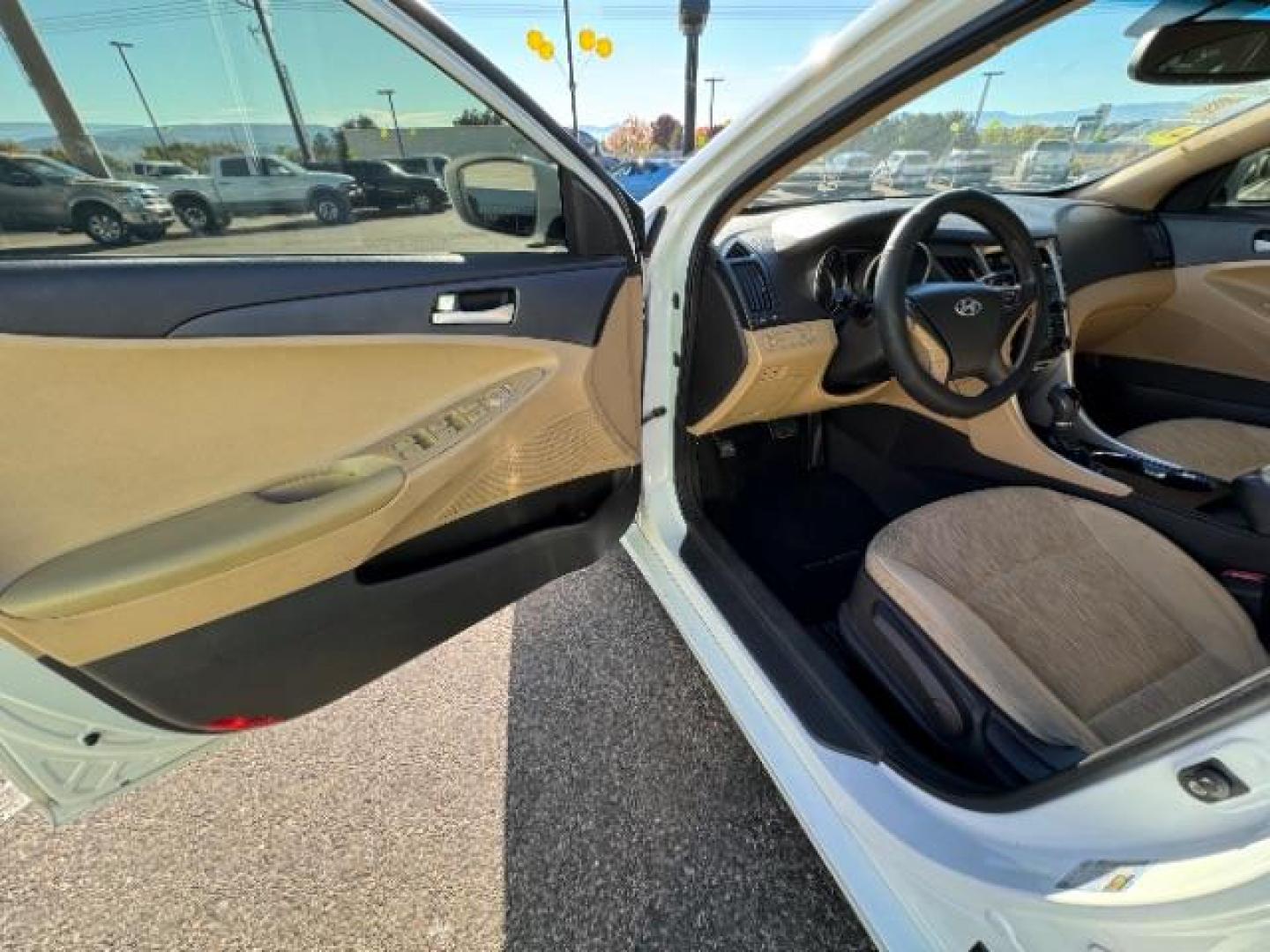 2011 Pearl White /Camel Cloth Interior Hyundai Sonata GLS Auto (5NPEB4AC7BH) with an 2.4L L4 DOHC 16V engine, 6-Speed Automatic transmission, located at 940 North Main Street, Cedar City, UT, 84720, (435) 628-0023, 37.692936, -113.061897 - Photo#15