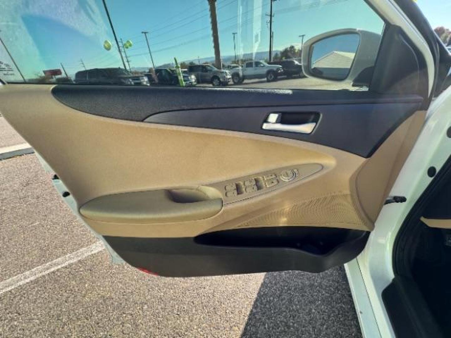 2011 Pearl White /Camel Cloth Interior Hyundai Sonata GLS Auto (5NPEB4AC7BH) with an 2.4L L4 DOHC 16V engine, 6-Speed Automatic transmission, located at 940 North Main Street, Cedar City, UT, 84720, (435) 628-0023, 37.692936, -113.061897 - Photo#16