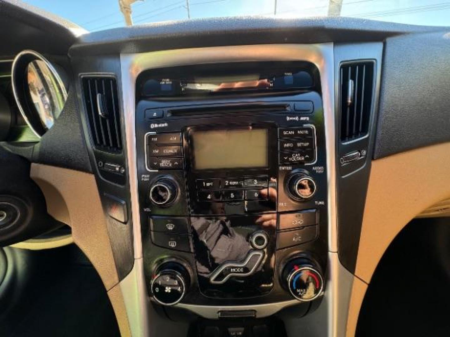 2011 Pearl White /Camel Cloth Interior Hyundai Sonata GLS Auto (5NPEB4AC7BH) with an 2.4L L4 DOHC 16V engine, 6-Speed Automatic transmission, located at 940 North Main Street, Cedar City, UT, 84720, (435) 628-0023, 37.692936, -113.061897 - Photo#22