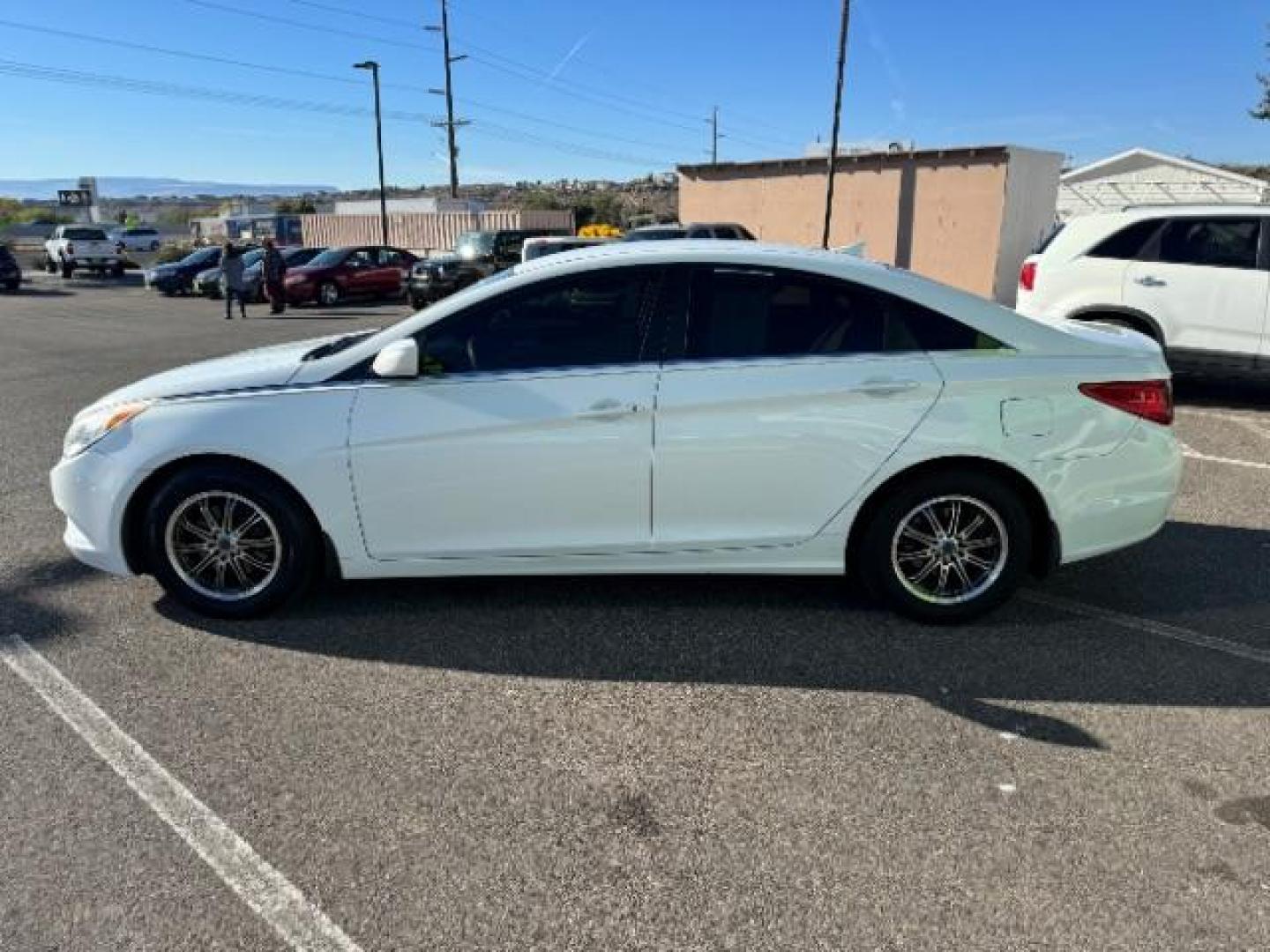 2011 Pearl White /Camel Cloth Interior Hyundai Sonata GLS Auto (5NPEB4AC7BH) with an 2.4L L4 DOHC 16V engine, 6-Speed Automatic transmission, located at 940 North Main Street, Cedar City, UT, 84720, (435) 628-0023, 37.692936, -113.061897 - Photo#5