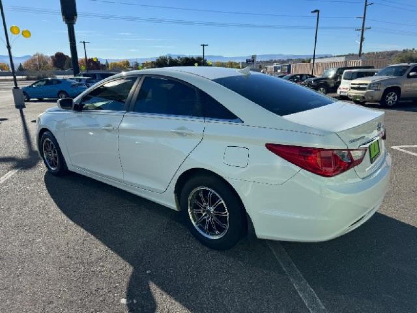 2011 Pearl White /Camel Cloth Interior Hyundai Sonata GLS Auto (5NPEB4AC7BH) with an 2.4L L4 DOHC 16V engine, 6-Speed Automatic transmission, located at 940 North Main Street, Cedar City, UT, 84720, (435) 628-0023, 37.692936, -113.061897 - Photo#6