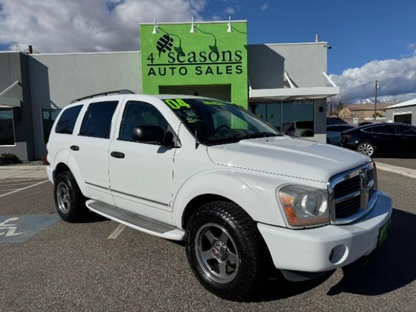 2004 Bright White /Medium Slate Gray Leather Interior Dodge Durango Limited 4WD (1D8HB58D24F) with an 5.7L V8 OHV 16V engine, 5-Speed Automatic transmission, located at 1865 East Red Hills Pkwy, St. George, 84770, (435) 628-0023, 37.120850, -113.543640 - We specialize in helping ALL people get the best financing available. No matter your credit score, good, bad or none we can get you an amazing rate. Had a bankruptcy, divorce, or repossessions? We give you the green light to get your credit back on the road. Low down and affordable payments that fit - Photo#0