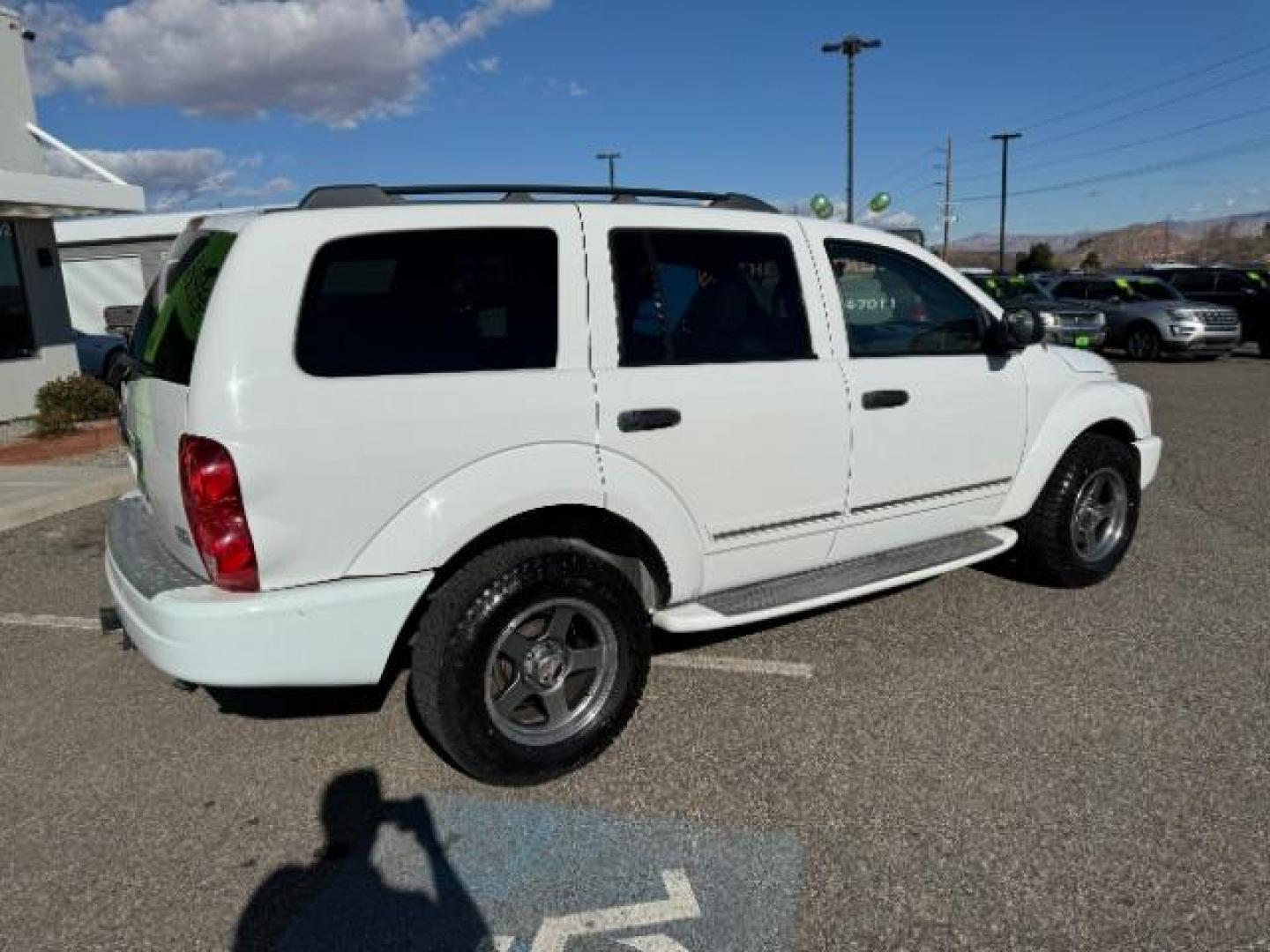 2004 Bright White /Medium Slate Gray Leather Interior Dodge Durango Limited 4WD (1D8HB58D24F) with an 5.7L V8 OHV 16V engine, 5-Speed Automatic transmission, located at 1865 East Red Hills Pkwy, St. George, 84770, (435) 628-0023, 37.120850, -113.543640 - We specialize in helping ALL people get the best financing available. No matter your credit score, good, bad or none we can get you an amazing rate. Had a bankruptcy, divorce, or repossessions? We give you the green light to get your credit back on the road. Low down and affordable payments that fit - Photo#10