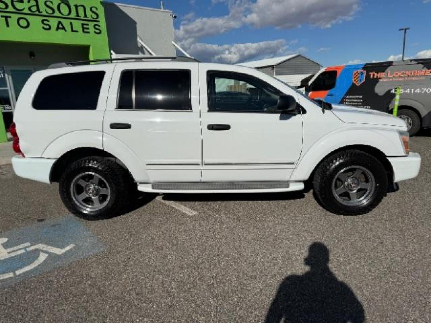 2004 Bright White /Medium Slate Gray Leather Interior Dodge Durango Limited 4WD (1D8HB58D24F) with an 5.7L V8 OHV 16V engine, 5-Speed Automatic transmission, located at 1865 East Red Hills Pkwy, St. George, 84770, (435) 628-0023, 37.120850, -113.543640 - We specialize in helping ALL people get the best financing available. No matter your credit score, good, bad or none we can get you an amazing rate. Had a bankruptcy, divorce, or repossessions? We give you the green light to get your credit back on the road. Low down and affordable payments that fit - Photo#11