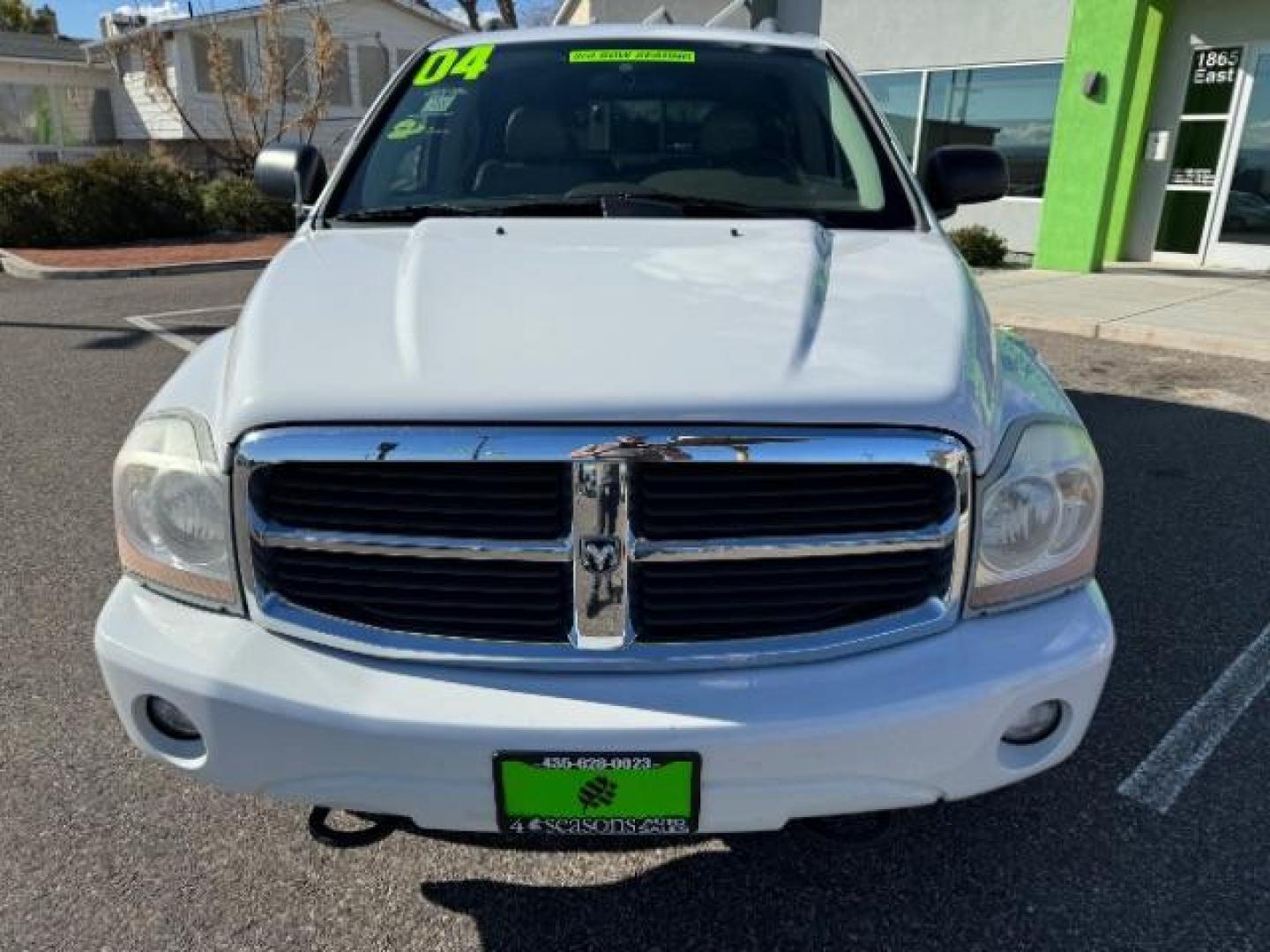 2004 Bright White /Medium Slate Gray Leather Interior Dodge Durango Limited 4WD (1D8HB58D24F) with an 5.7L V8 OHV 16V engine, 5-Speed Automatic transmission, located at 1865 East Red Hills Pkwy, St. George, 84770, (435) 628-0023, 37.120850, -113.543640 - We specialize in helping ALL people get the best financing available. No matter your credit score, good, bad or none we can get you an amazing rate. Had a bankruptcy, divorce, or repossessions? We give you the green light to get your credit back on the road. Low down and affordable payments that fit - Photo#2