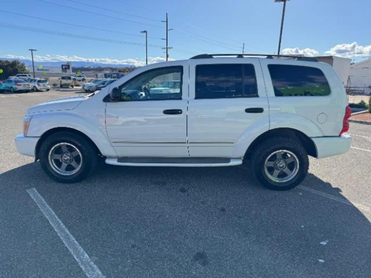 2004 Bright White /Medium Slate Gray Leather Interior Dodge Durango Limited 4WD (1D8HB58D24F) with an 5.7L V8 OHV 16V engine, 5-Speed Automatic transmission, located at 1865 East Red Hills Pkwy, St. George, 84770, (435) 628-0023, 37.120850, -113.543640 - We specialize in helping ALL people get the best financing available. No matter your credit score, good, bad or none we can get you an amazing rate. Had a bankruptcy, divorce, or repossessions? We give you the green light to get your credit back on the road. Low down and affordable payments that fit - Photo#5