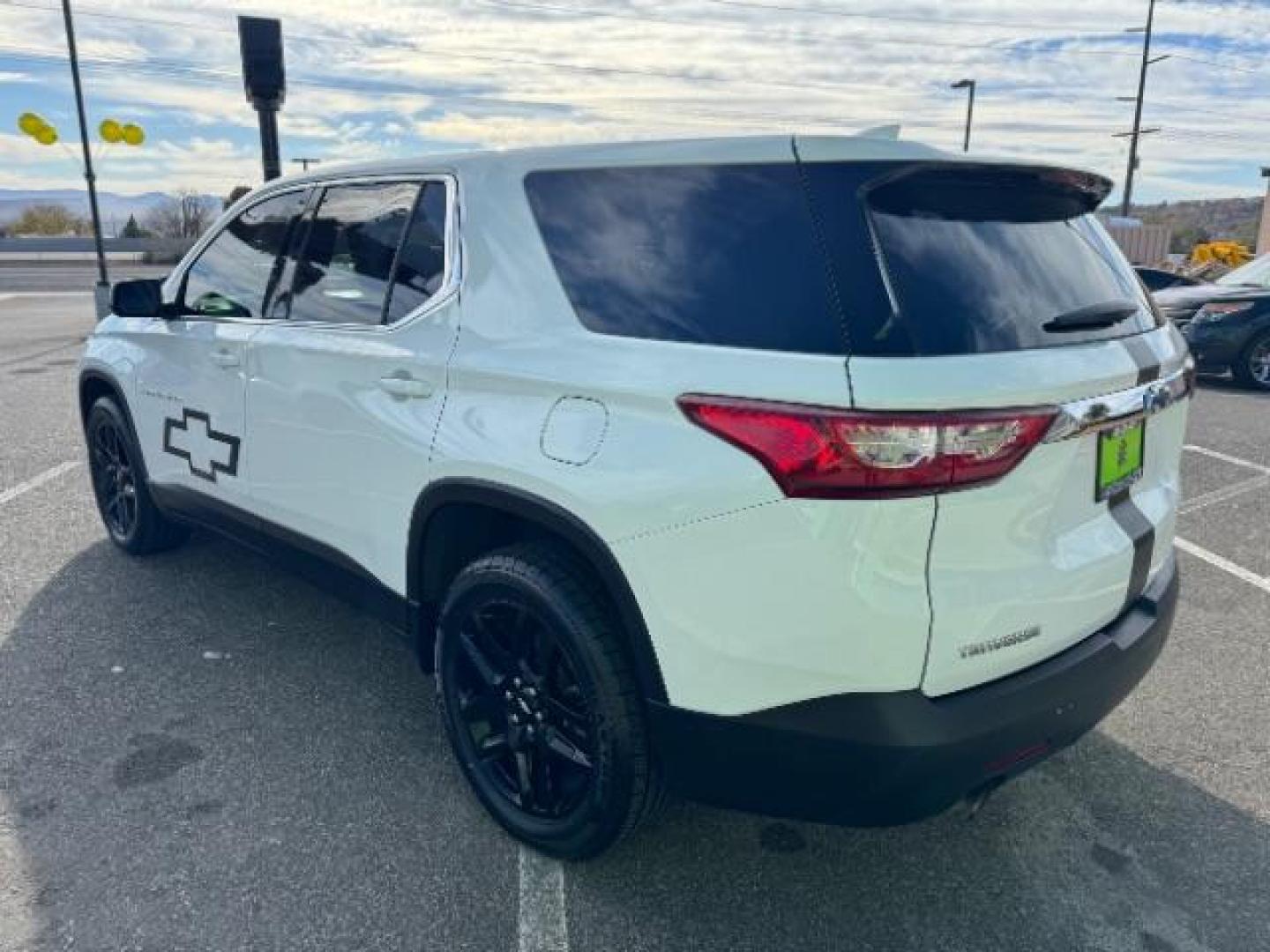 2018 Summit White /Jet Black, premium cloth Chevrolet Traverse LS FWD (1GNERFKW1JJ) with an 3.6L V6 DOHC 24V engine, 9-Speed Automatic transmission, located at 1865 East Red Hills Pkwy, St. George, 84770, (435) 628-0023, 37.120850, -113.543640 - Photo#6