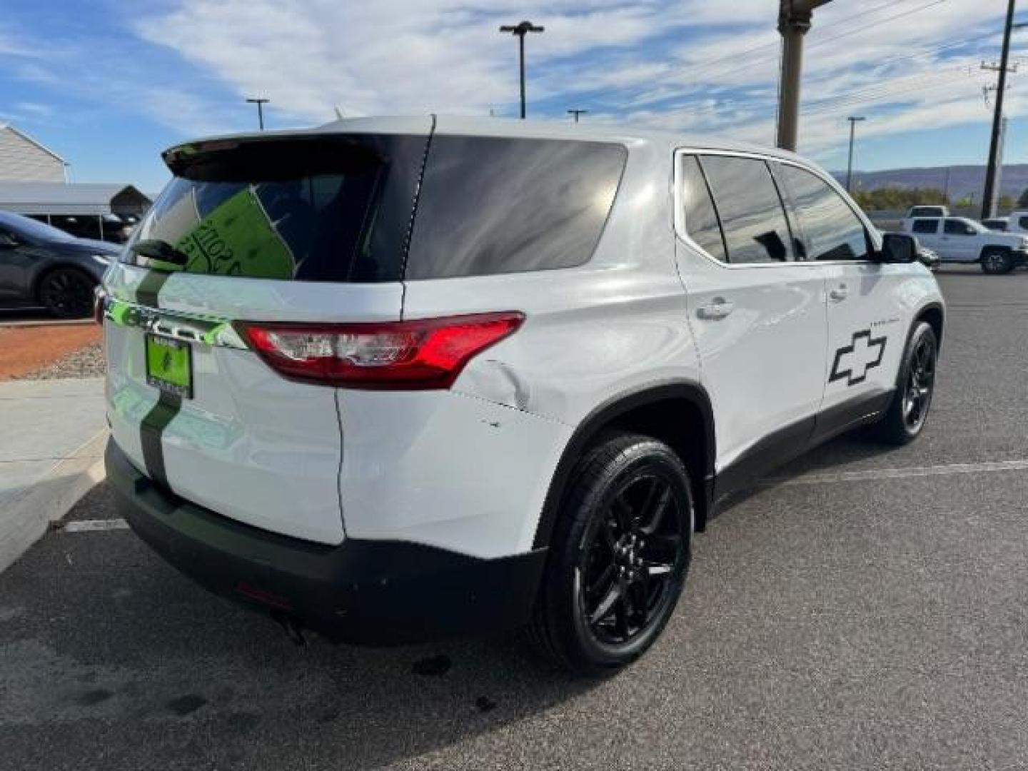 2018 Summit White /Jet Black, premium cloth Chevrolet Traverse LS FWD (1GNERFKW1JJ) with an 3.6L V6 DOHC 24V engine, 9-Speed Automatic transmission, located at 1865 East Red Hills Pkwy, St. George, 84770, (435) 628-0023, 37.120850, -113.543640 - Photo#8