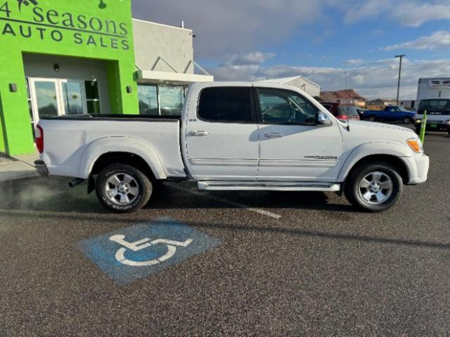 2006 Natural White /Light Charcoal Cloth Interior Toyota Tundra SR5 Double Cab (5TBET34176S) with an 4.7L V8 DOHC 32V engine, 5-Speed Automatic transmission, located at 1865 East Red Hills Pkwy, St. George, 84770, (435) 628-0023, 37.120850, -113.543640 - Photo#11