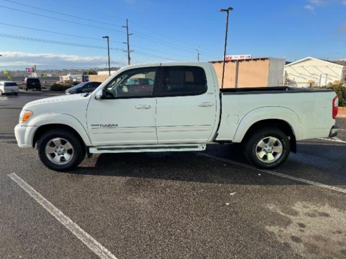 2006 Natural White /Light Charcoal Cloth Interior Toyota Tundra SR5 Double Cab (5TBET34176S) with an 4.7L V8 DOHC 32V engine, 5-Speed Automatic transmission, located at 1865 East Red Hills Pkwy, St. George, 84770, (435) 628-0023, 37.120850, -113.543640 - Photo#5