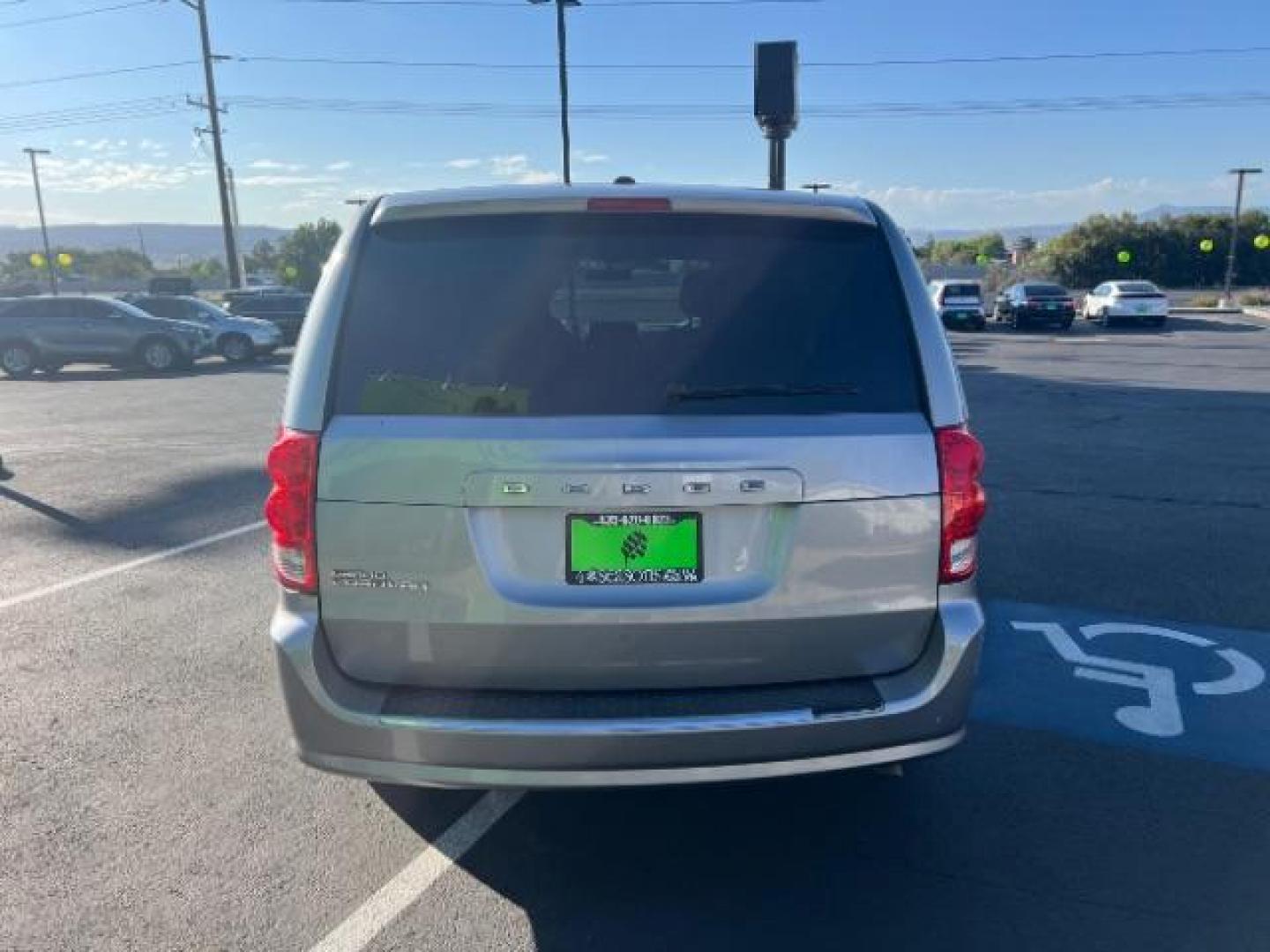 2014 Billet Silver Metall /Black Dodge Grand Caravan SE (2C4RDGBG8ER) with an 3.6L V6 DOHC 24V engine, 6-Speed Automatic transmission, located at 1865 East Red Hills Pkwy, St. George, 84770, (435) 628-0023, 37.120850, -113.543640 - Photo#4