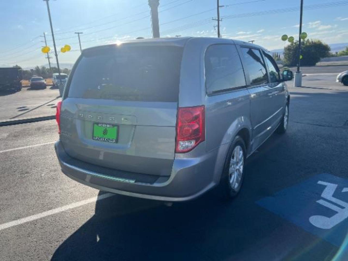 2014 Billet Silver Metall /Black Dodge Grand Caravan SE (2C4RDGBG8ER) with an 3.6L V6 DOHC 24V engine, 6-Speed Automatic transmission, located at 1865 East Red Hills Pkwy, St. George, 84770, (435) 628-0023, 37.120850, -113.543640 - We specialize in helping ALL people get the best financing available. No matter your credit score, good, bad or none we can get you an amazing rate. Had a bankruptcy, divorce, or repossessions? We give you the green light to get your credit back on the road. Low down and affordable payments that fit - Photo#6