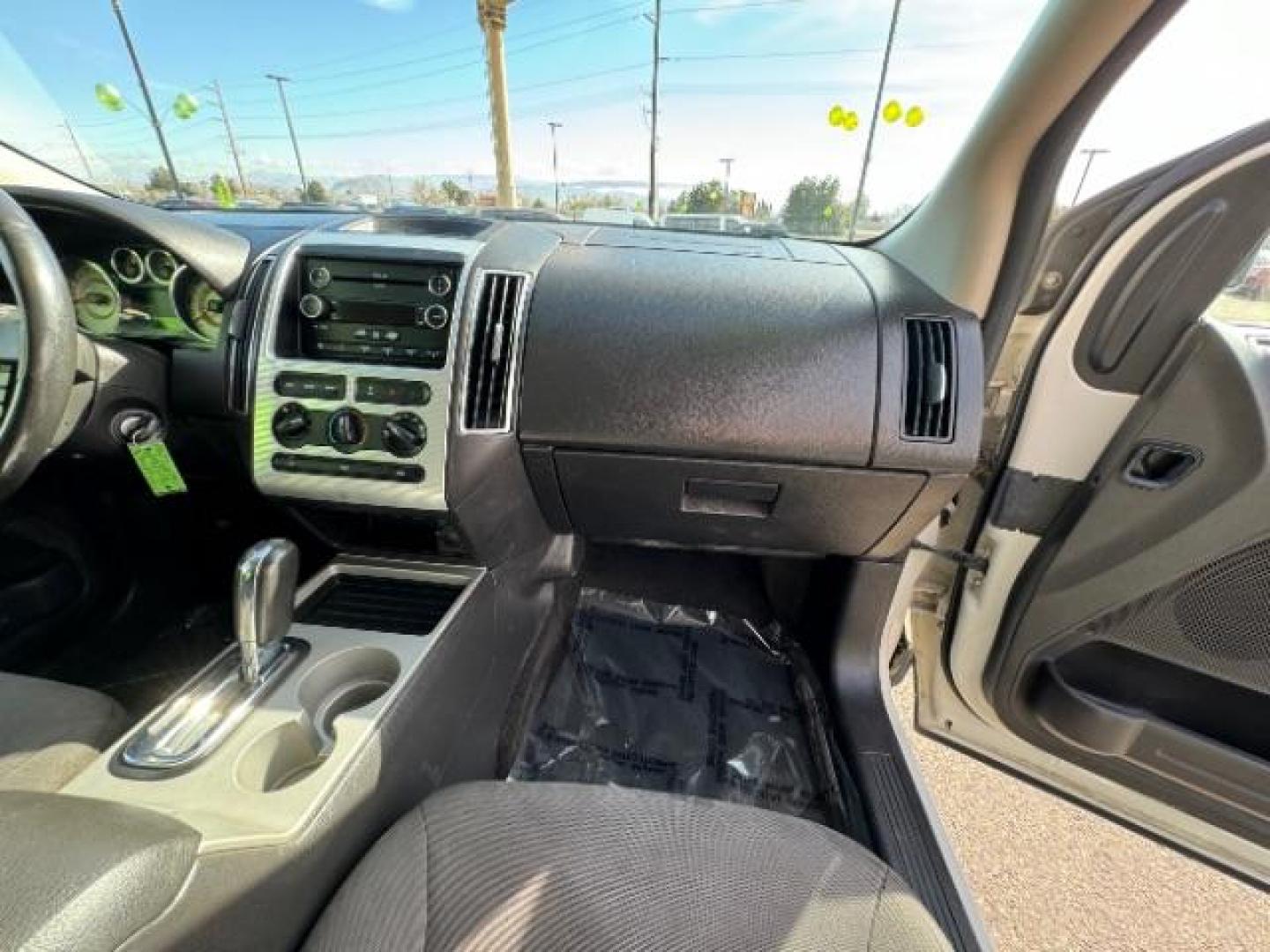 2010 White Platinum Tricoat Metallic /Charcoal Black Cloth Interior Ford Edge SEL AWD (2FMDK4JC9AB) with an 3.5L V6 DOHC 24V engine, 6-Speed Automatic transmission, located at 1865 East Red Hills Pkwy, St. George, 84770, (435) 628-0023, 37.120850, -113.543640 - Photo#36