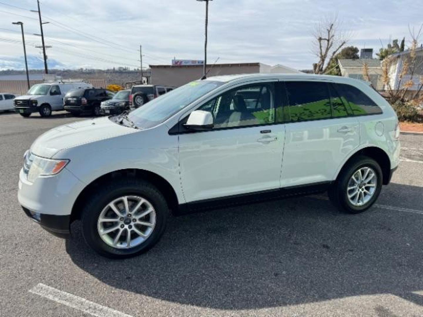 2010 White Platinum Tricoat Metallic /Charcoal Black Cloth Interior Ford Edge SEL AWD (2FMDK4JC9AB) with an 3.5L V6 DOHC 24V engine, 6-Speed Automatic transmission, located at 1865 East Red Hills Pkwy, St. George, 84770, (435) 628-0023, 37.120850, -113.543640 - Photo#4