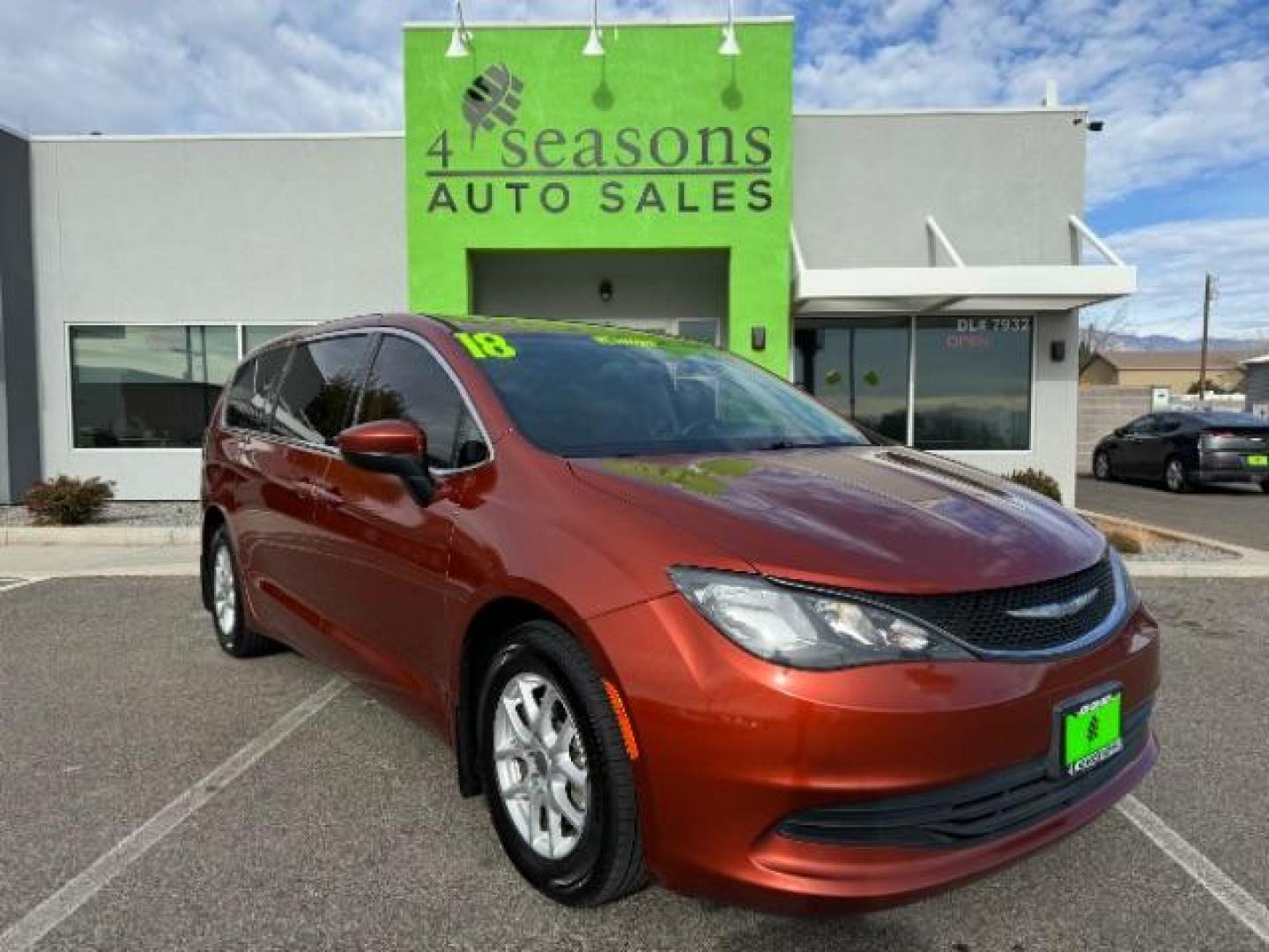 2018 Copper Pearl Coat /Black Leather Interior Chrysler Pacifica LX (2C4RC1CG8JR) with an 3.6L V6 DOHC 24V engine, 9-Speed Automatic transmission, located at 940 North Main Street, Cedar City, UT, 84720, (435) 628-0023, 37.692936, -113.061897 - Photo#0