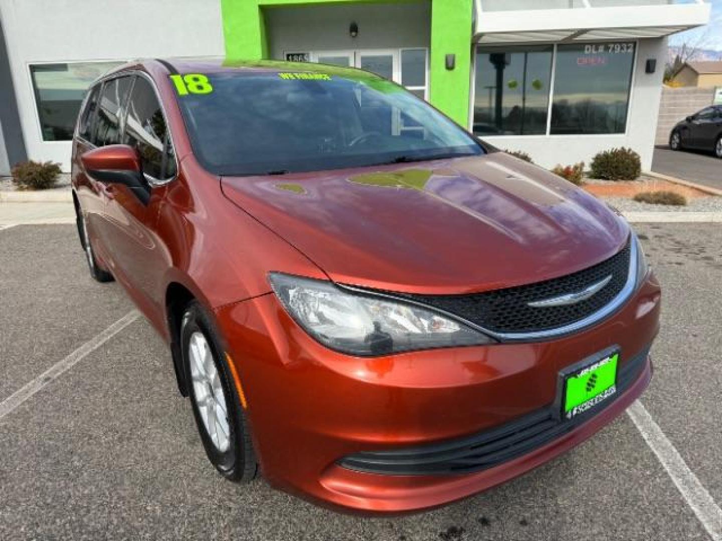 2018 Copper Pearl Coat /Black Leather Interior Chrysler Pacifica LX (2C4RC1CG8JR) with an 3.6L V6 DOHC 24V engine, 9-Speed Automatic transmission, located at 940 North Main Street, Cedar City, UT, 84720, (435) 628-0023, 37.692936, -113.061897 - Photo#1