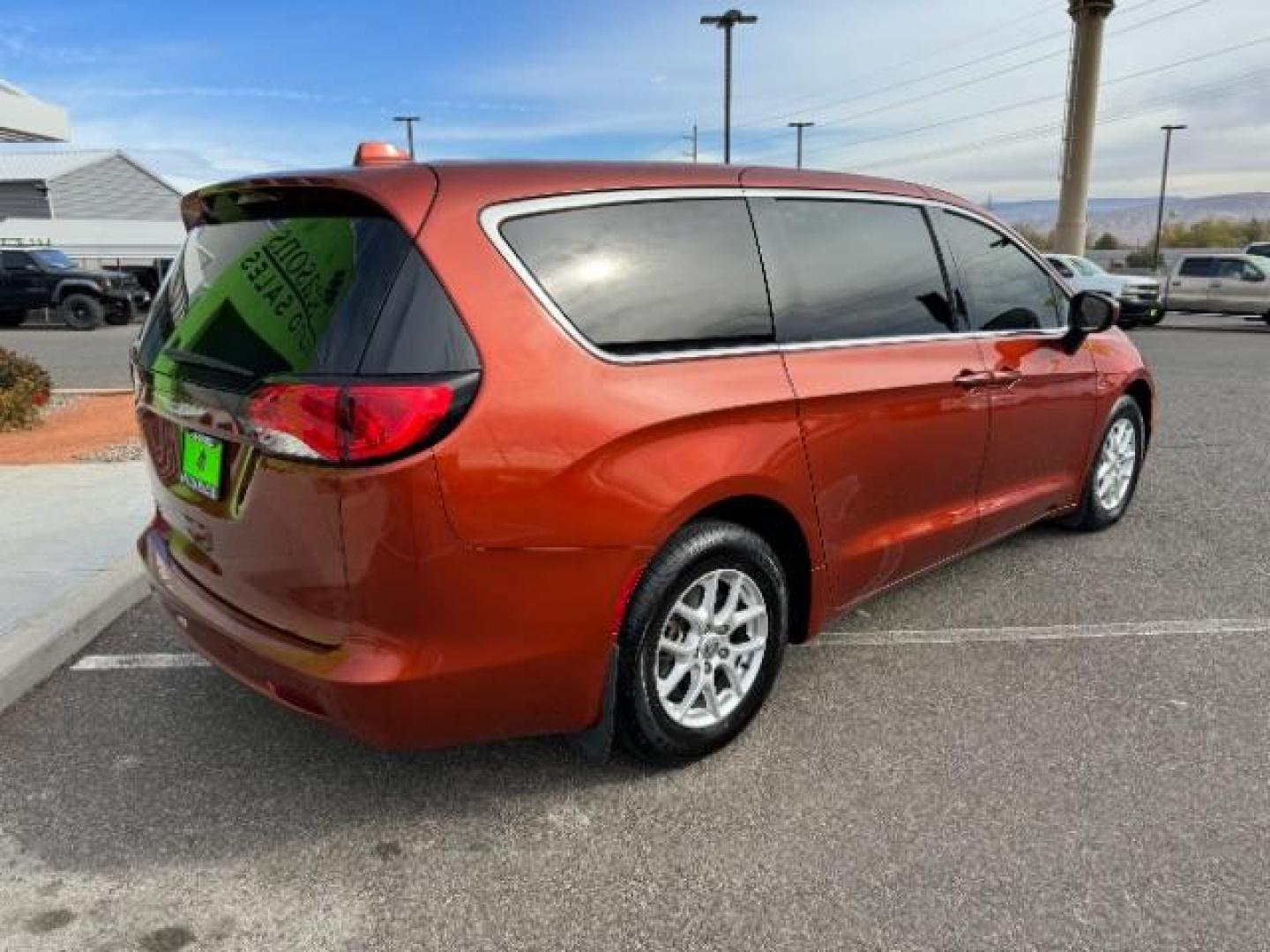 2018 Copper Pearl Coat /Black Leather Interior Chrysler Pacifica LX (2C4RC1CG8JR) with an 3.6L V6 DOHC 24V engine, 9-Speed Automatic transmission, located at 940 North Main Street, Cedar City, UT, 84720, (435) 628-0023, 37.692936, -113.061897 - Photo#8