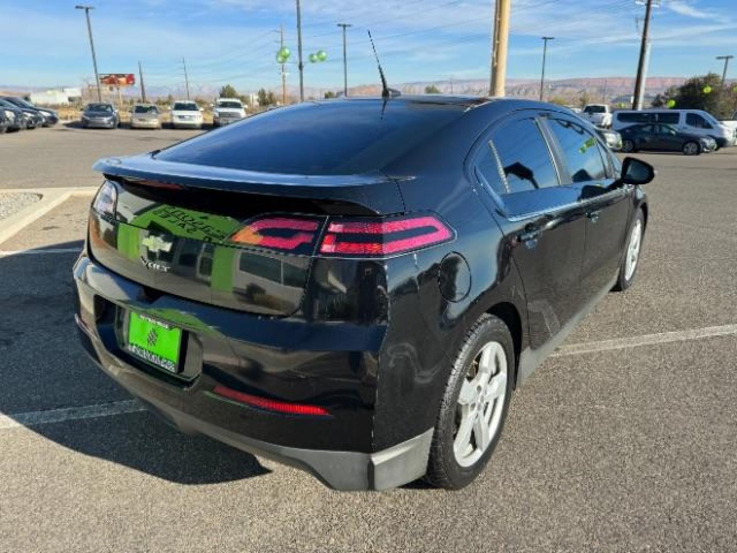 2013 Black /Black cloth Interior Chevrolet Volt Standard w/ LEP (1G1RE6E40DU) with an Hybrid /Electric engine, Continuously Variable Transmission transmission, located at 940 North Main Street, Cedar City, UT, 84720, (435) 628-0023, 37.692936, -113.061897 - Photo#9