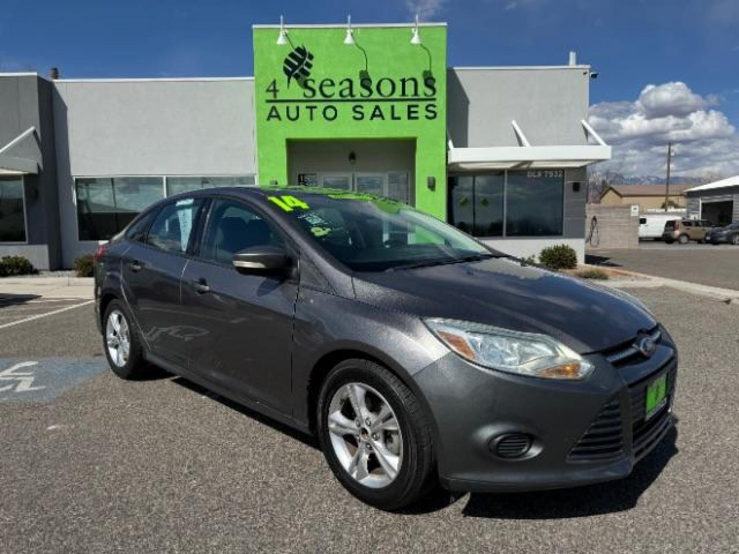 2014 Sterling Gray Metallic /Charcoal Black Ford Focus SE Sedan (1FADP3F25EL) with an 2.0L L4 DOHC 16V engine, 6-Speed Automatic transmission, located at 1865 East Red Hills Pkwy, St. George, 84770, (435) 628-0023, 37.120850, -113.543640 - We specialize in helping ALL people get the best financing available. No matter your credit score, good, bad or none we can get you an amazing rate. Had a bankruptcy, divorce, or repossessions? We give you the green light to get your credit back on the road. Low down and affordable payments that fit - Photo#0