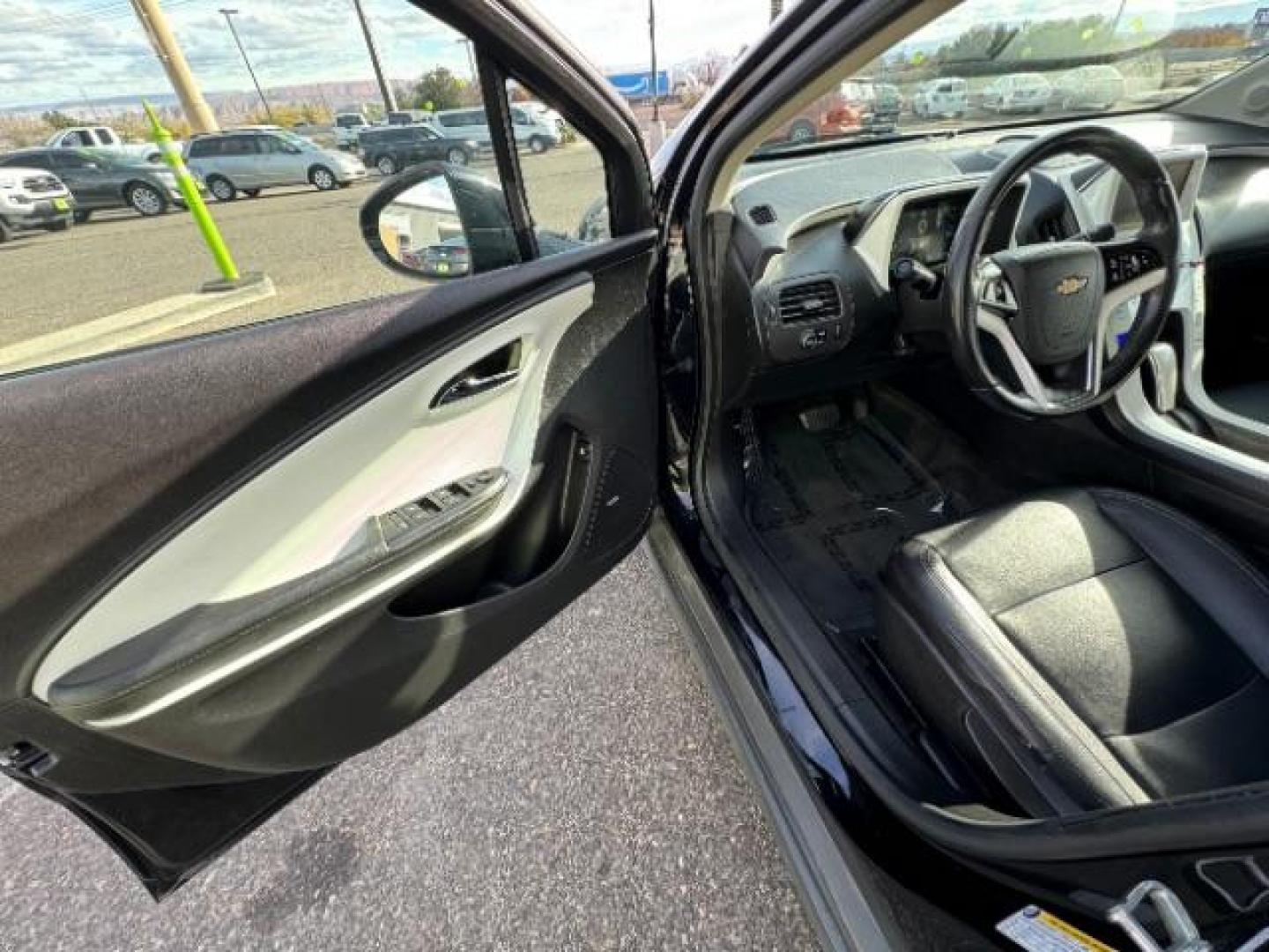 2014 Black /Black Leather Interior Chevrolet Volt Premium (1G1RB6E44EU) with an ELECTRIC engine, Continuously Variable Transmission transmission, located at 940 North Main Street, Cedar City, UT, 84720, (435) 628-0023, 37.692936, -113.061897 - Photo#15